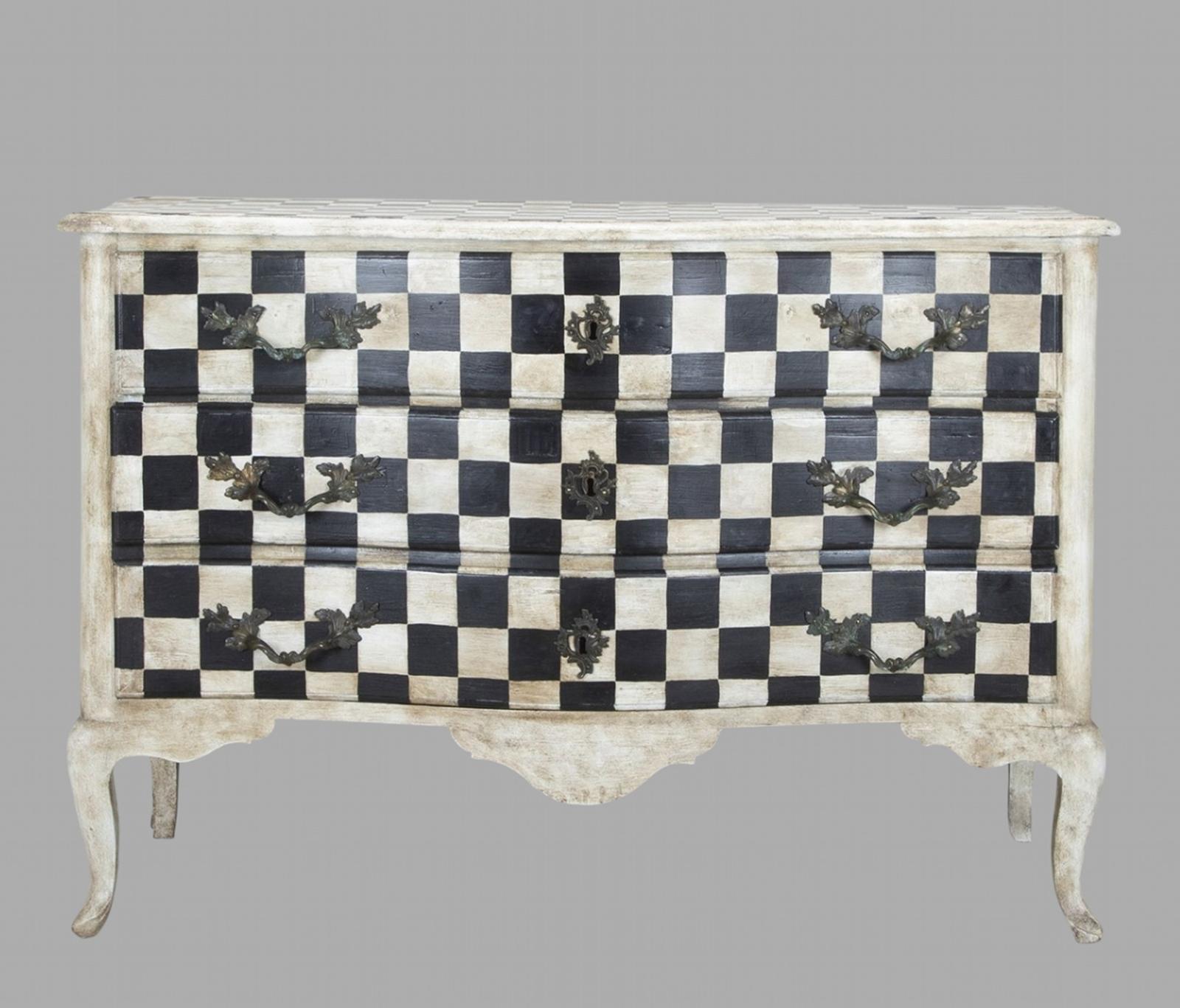 An Attractive 19thc French Painted Serpentine Chest of Drawers (1 of 7)