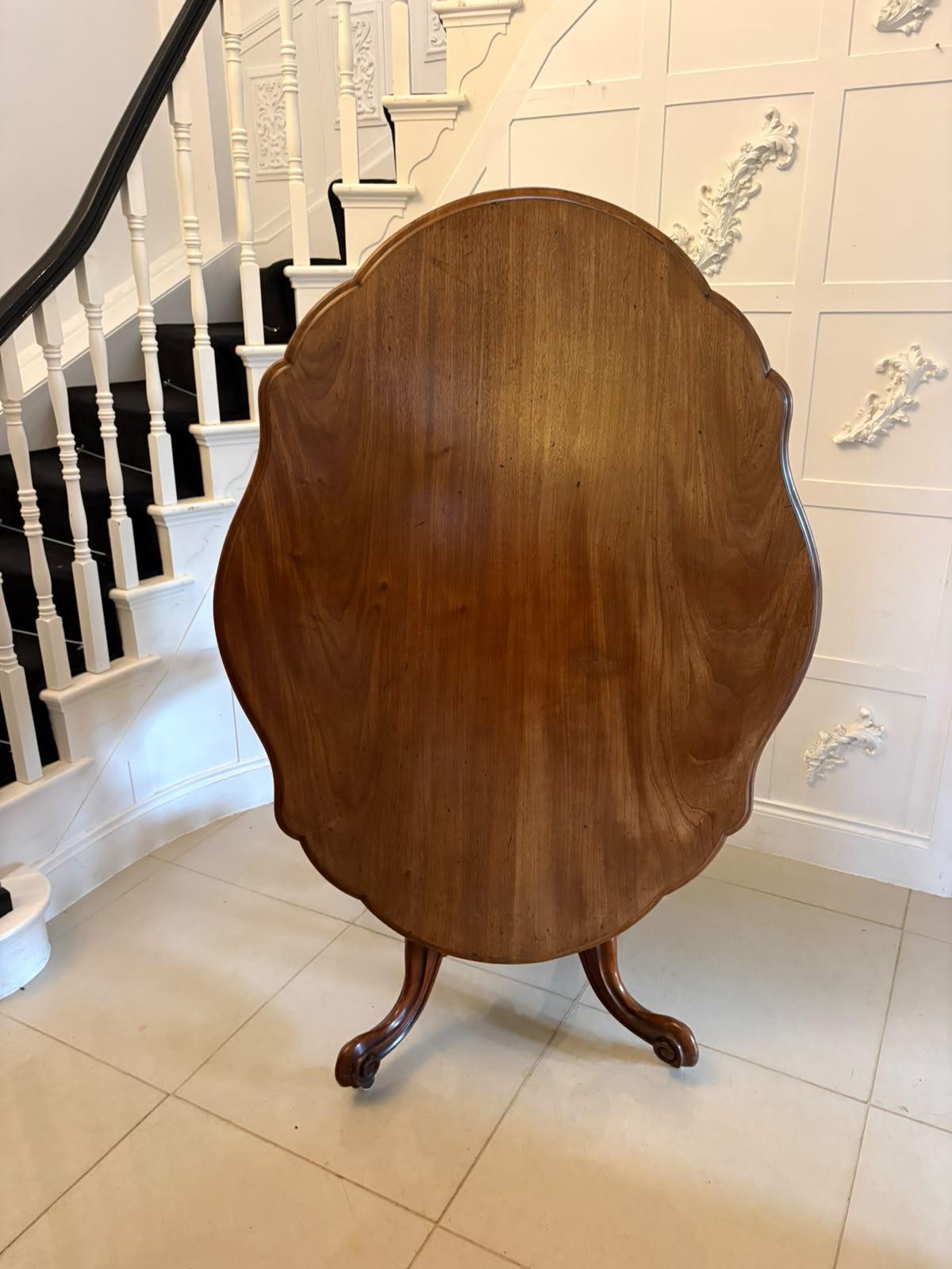 Antique Victorian Figured Mahogany Serpentine Tilt-top Dining Centre Table (1 of 12) Antique Victorian Figured Mahogany Serpentine Tilt-top Dining Centre Table (1 of 12)