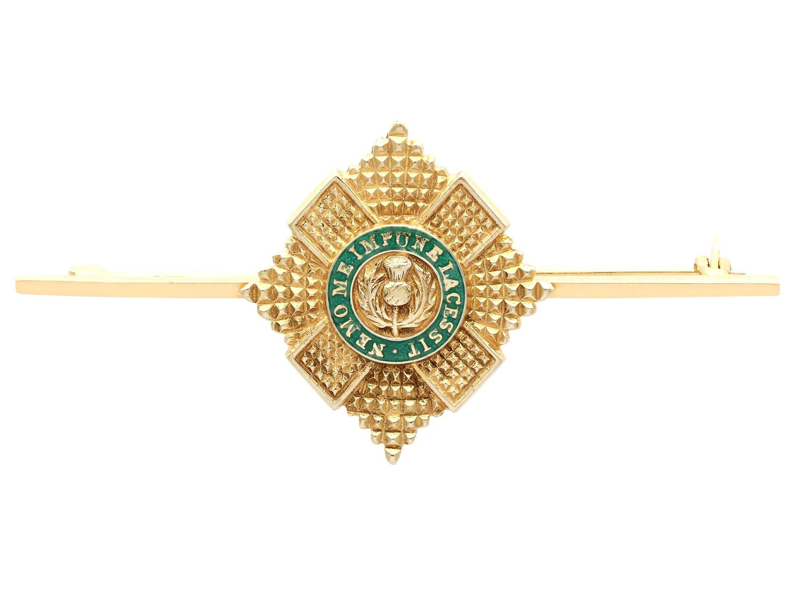 Vintage 9ct Yellow Gold & Green Enamel Scots Guard Brooch 1969 (1 of 9) Vintage 9ct Yellow Gold & Green Enamel Scots Guard Brooch 1969 (1 of 9)