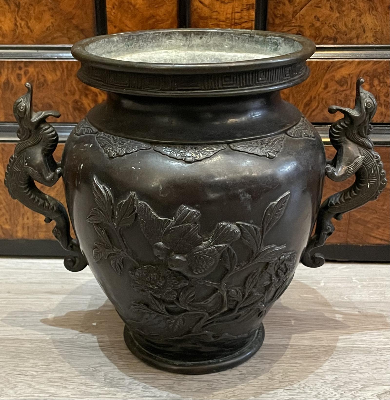 Japanese Meiji Period Twin Handled Bronze Vase (1 of 10) Japanese Meiji Period Twin Handled Bronze Vase (1 of 10)
