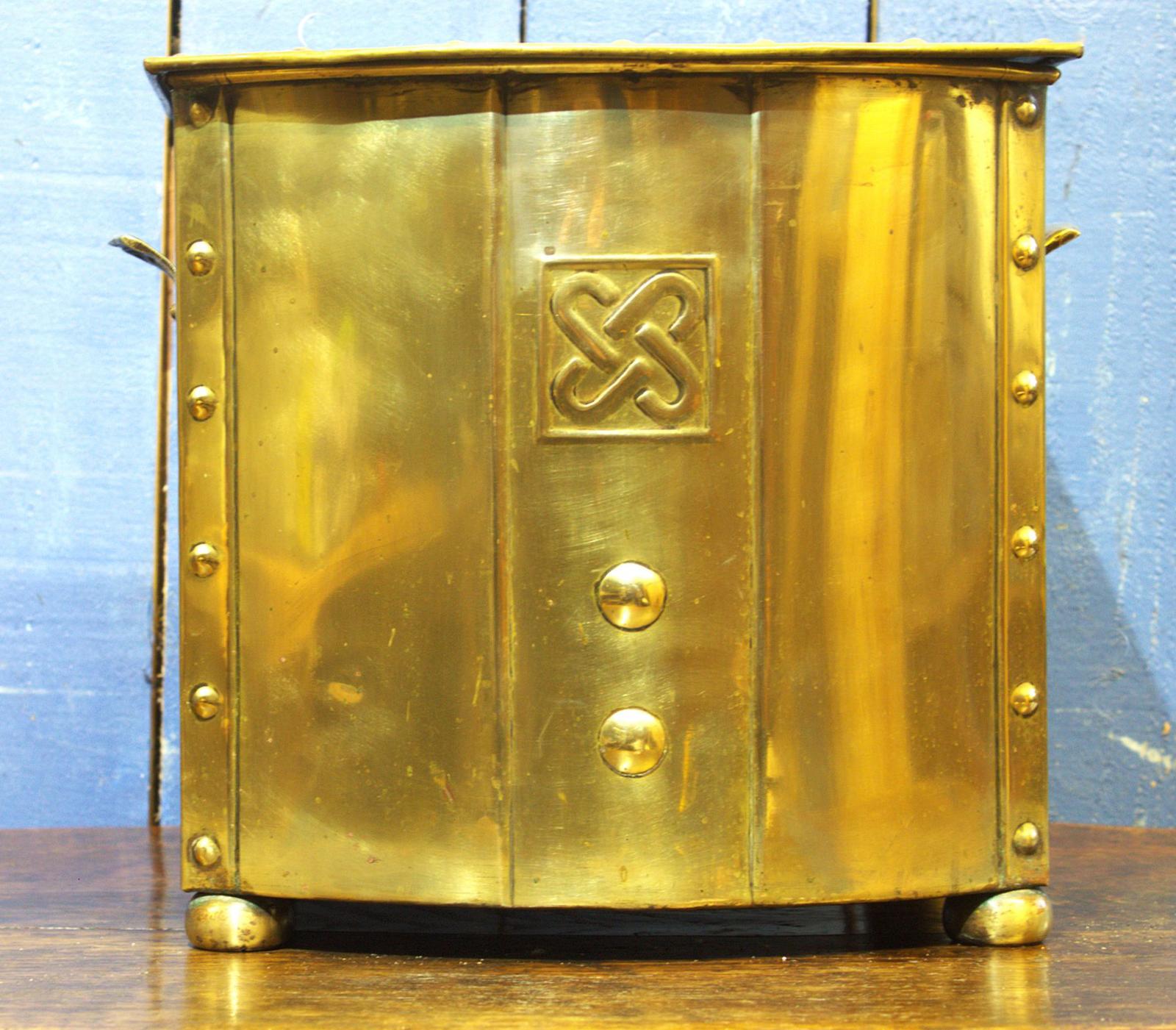 Small Arts and Crafts Coal Box (1 of 7) Small Arts and Crafts Coal Box (1 of 7)