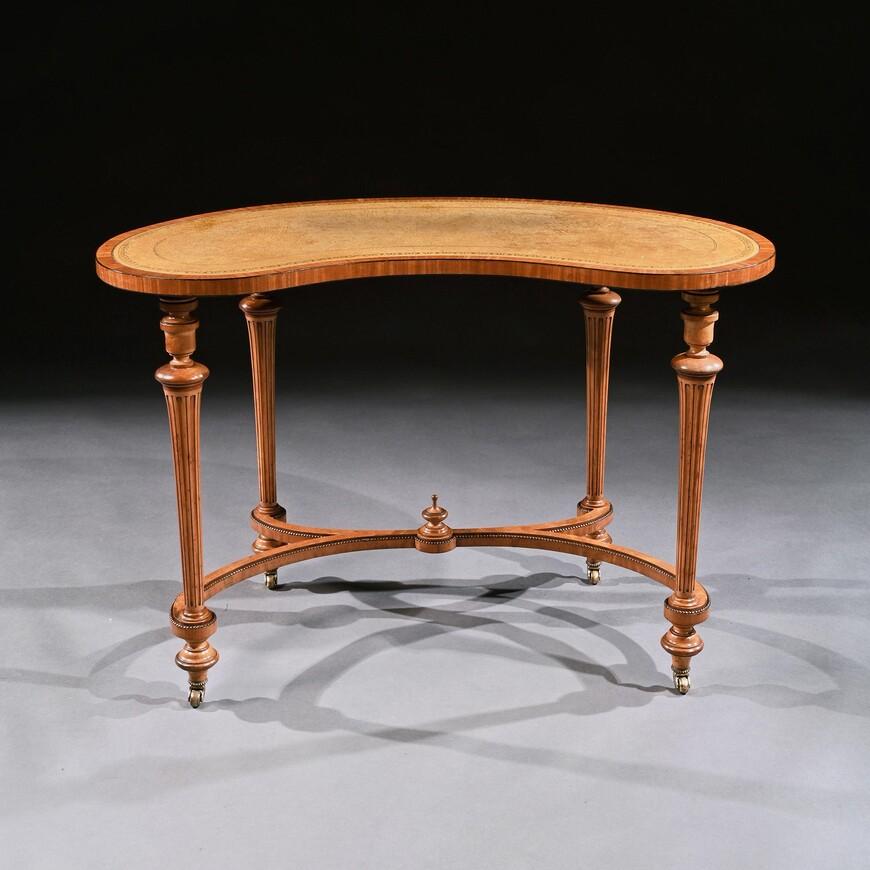 Fine 19th Century Satinwood Kidney Shape Side Writing Desk / Table - Manner of Gillows (1 of 8) Fine 19th Century Satinwood Kidney Shape Side Writing Desk / Table - Manner of Gillows (1 of 8)