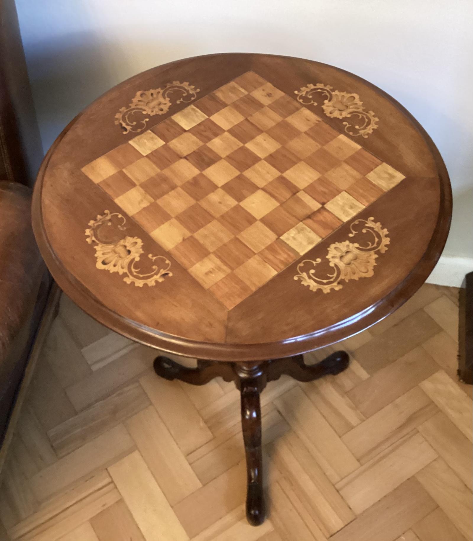 Victorian Walnut Tripod Games Table (1 of 5)