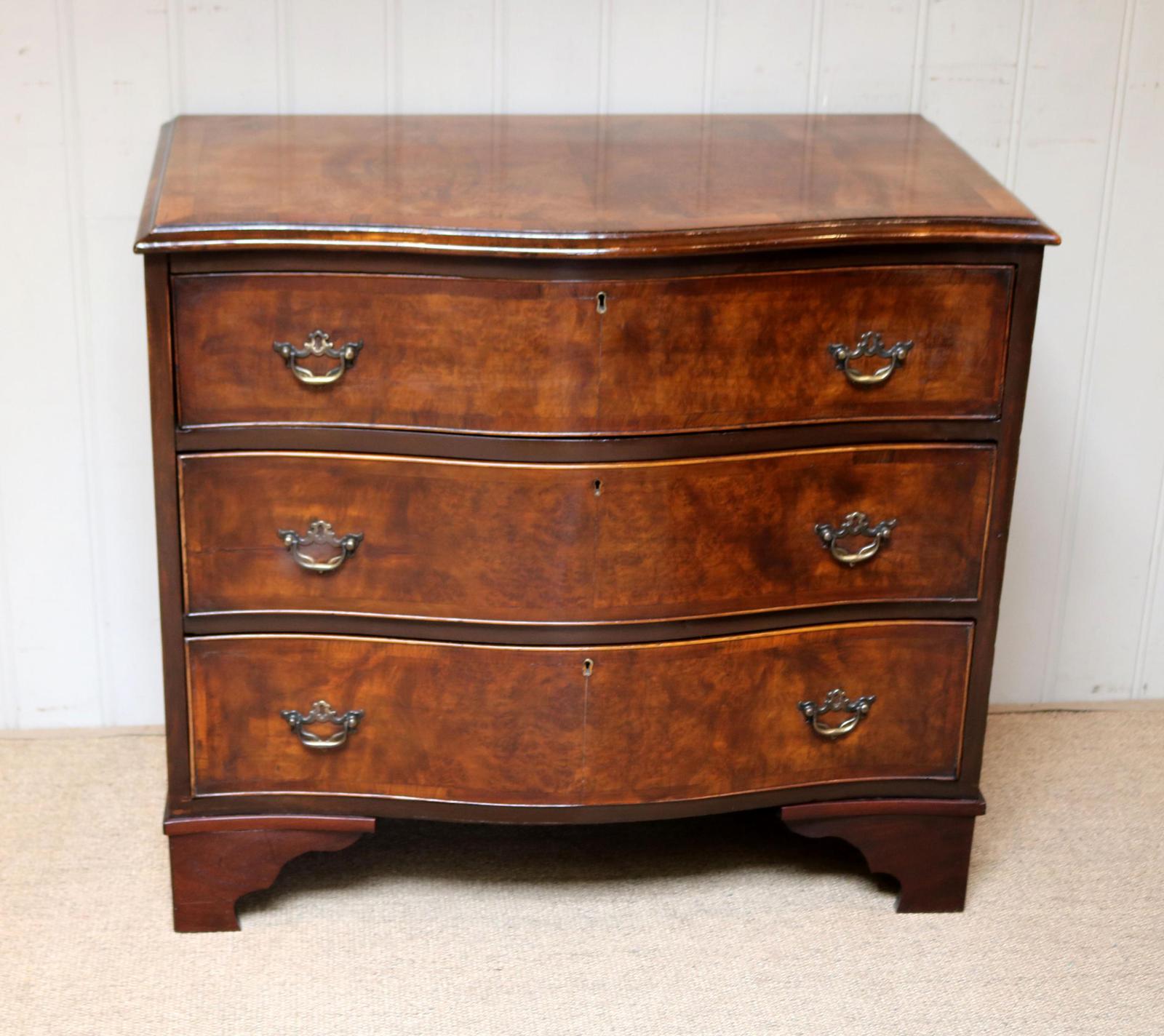 Walnut Serpentine Front Chest of Drawers (1 of 10) Walnut Serpentine Front Chest of Drawers (1 of 10)