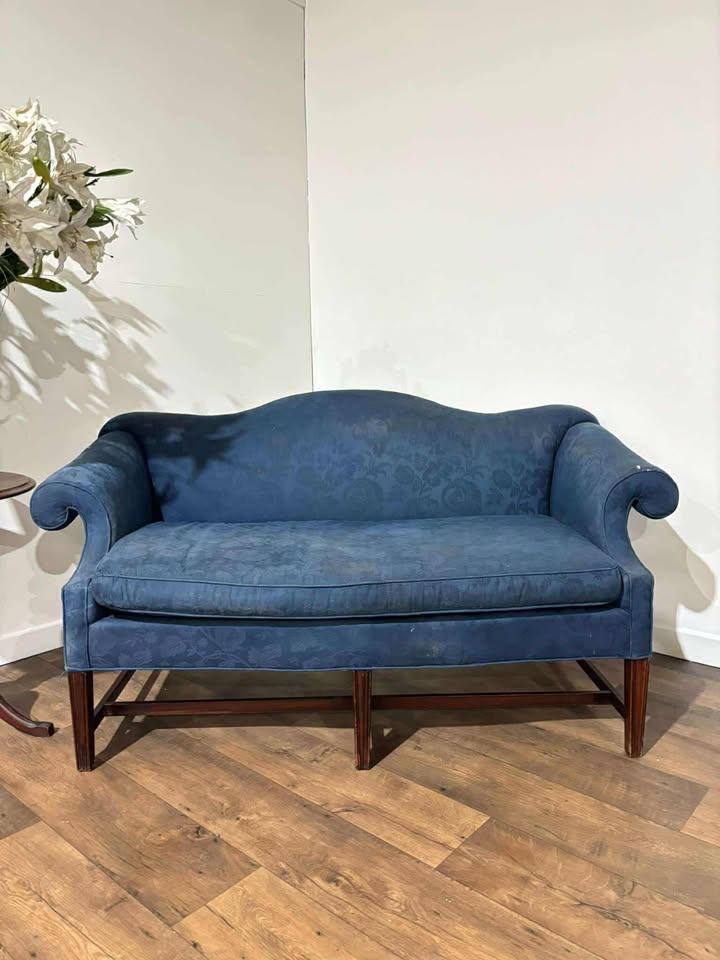 Victorian Humpback Settee (1 of 19) Victorian Humpback Settee (1 of 19)