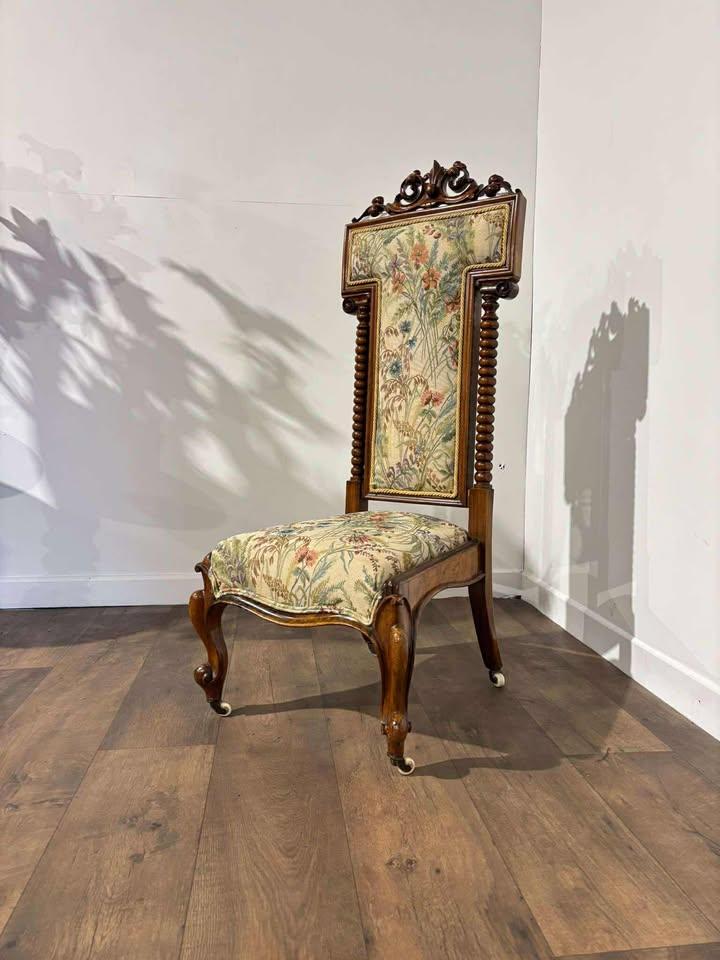 Victorian Walnut Prie-dieu with Tapestry Upholstery c.1870 (1 of 14)