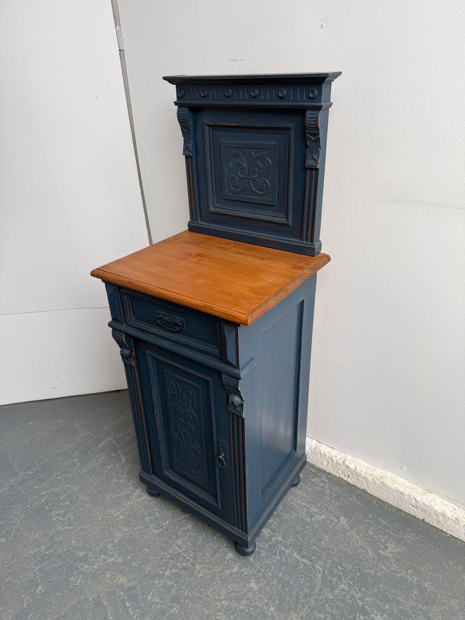 A Superb Antique /old Pine Painted Carved Blue Victorian Bedside Cabinet (1 of 11) A Superb Antique /old Pine Painted Carved Blue Victorian Bedside Cabinet (1 of 11)