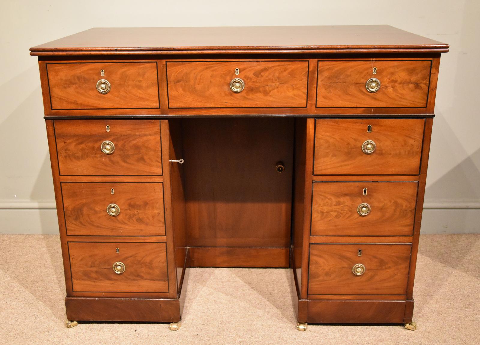 George III Mahogany Kneehole Dressing Chest (1 of 8) George III Mahogany Kneehole Dressing Chest (1 of 8)