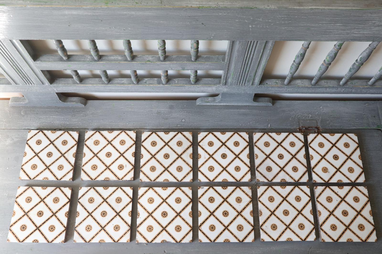 Victorian Campbell Brick & Tile Co. Aesthetic Movement Geometric Floral Tiles X12 (1 of 19)