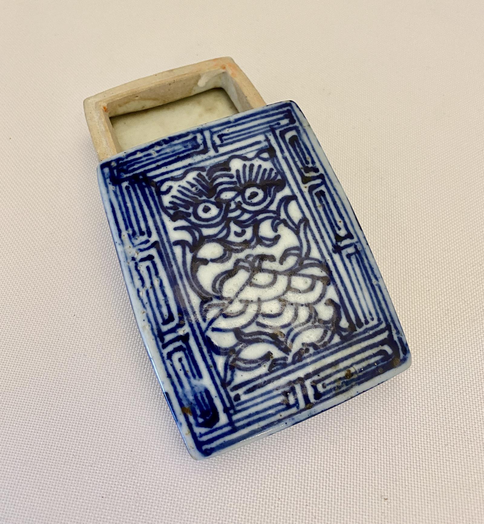 Interesting Chinese Blue & White Shallow Box c.1920 (1 of 8)