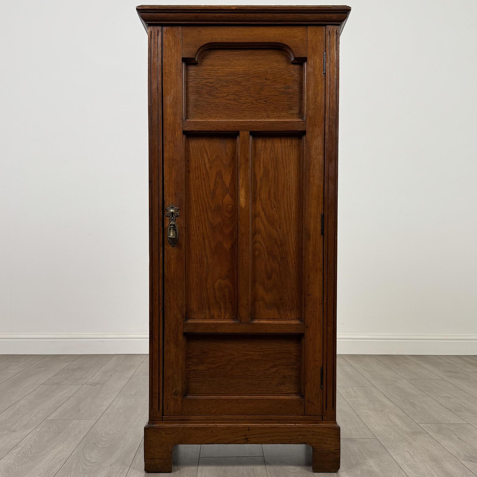 Antique 20th Century Fine Quality Golden Oak Cupboard (1 of 10)