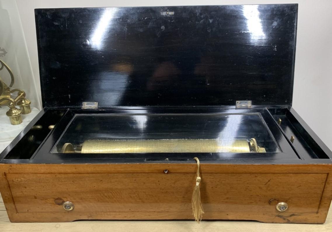 Victorian Music Box - Restored - Beautiful Sound (1 of 8)