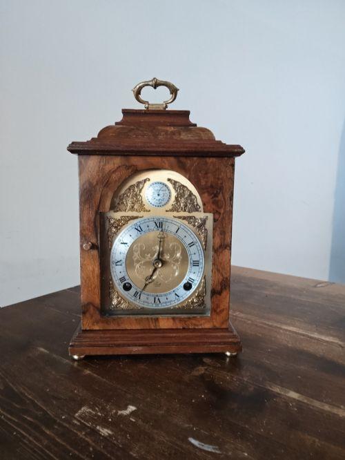 Burr Walnut Elliott Striking Bracket Clock (1 of 8) Burr Walnut Elliott Striking Bracket Clock (1 of 8)