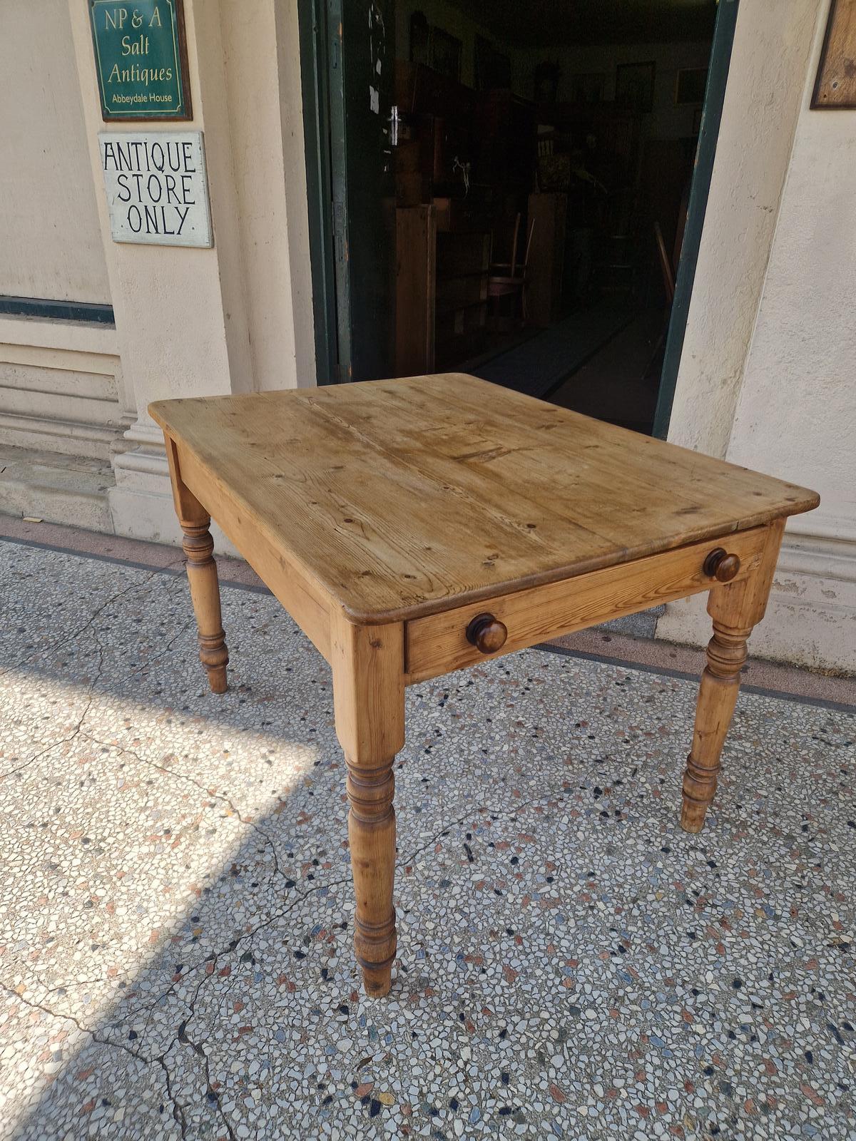 Lovely Victorian Pine Kitchen Table (1 of 8) Lovely Victorian Pine Kitchen Table (1 of 8)