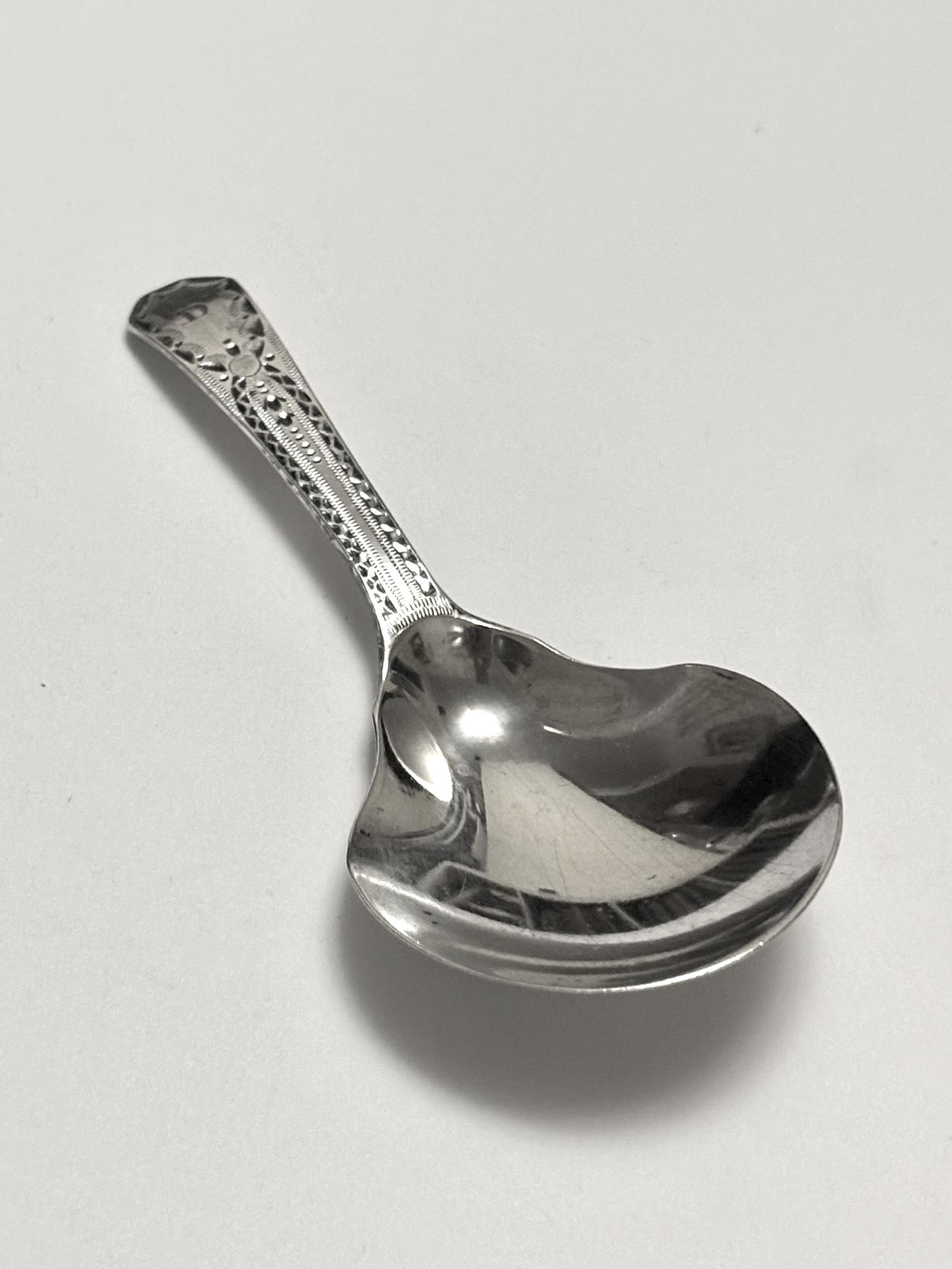 George III Silver Caddy Spoon Thomas Wallis II London 1796 (1 of 9)