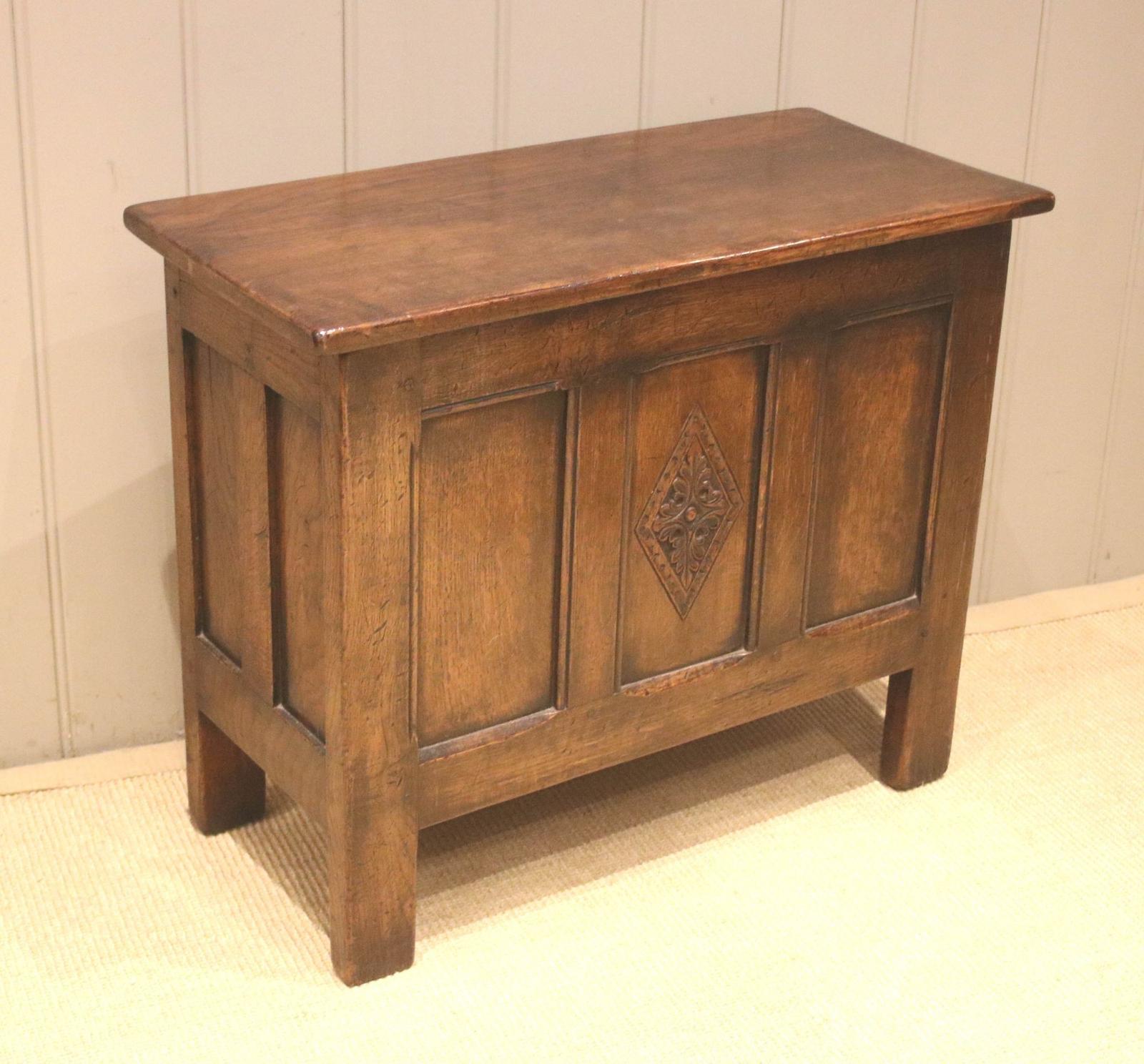 Small Proportioned Oak Coffer (1 of 14) Small Proportioned Oak Coffer (1 of 14)
