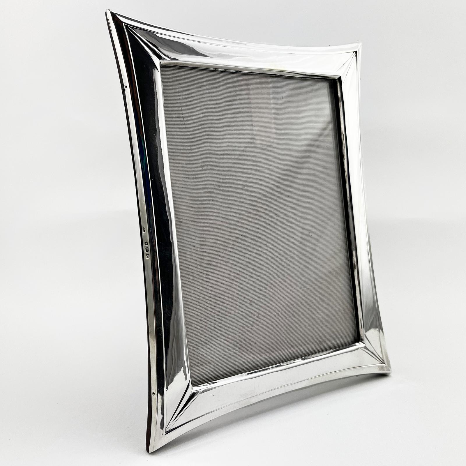 Sterling Silver Photo Frame with Plain Border & Curved Sides (1 of 8) Sterling Silver Photo Frame with Plain Border & Curved Sides (1 of 8)