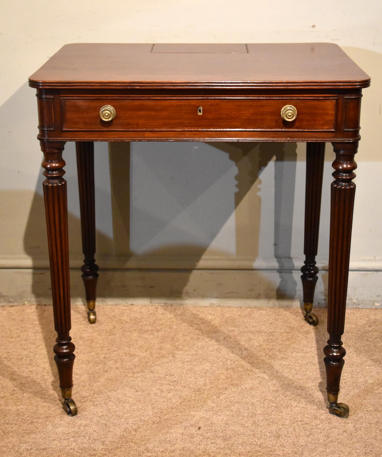 Regency Mahogany Side Table by Gillow Lancaster (1 of 7) Regency Mahogany Side Table by Gillow Lancaster (1 of 7)