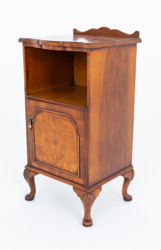 Queen Anne Style Bedside Cabinet (1 of 6) Queen Anne Style Bedside Cabinet (1 of 6)