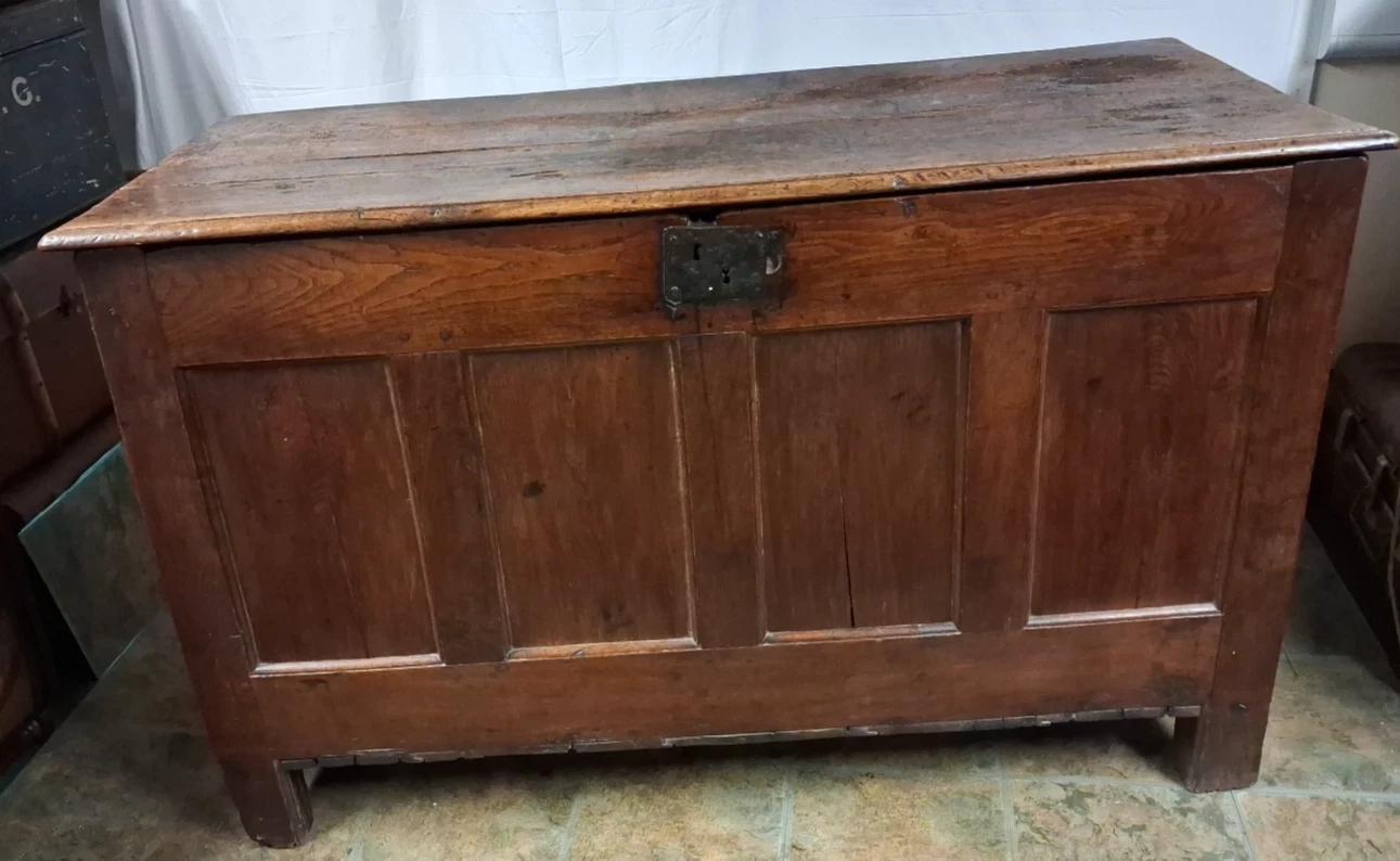 Very Large Early 18th Century Oak Coffer With Lots Of Patina Or Use As A Table (1 of 12)