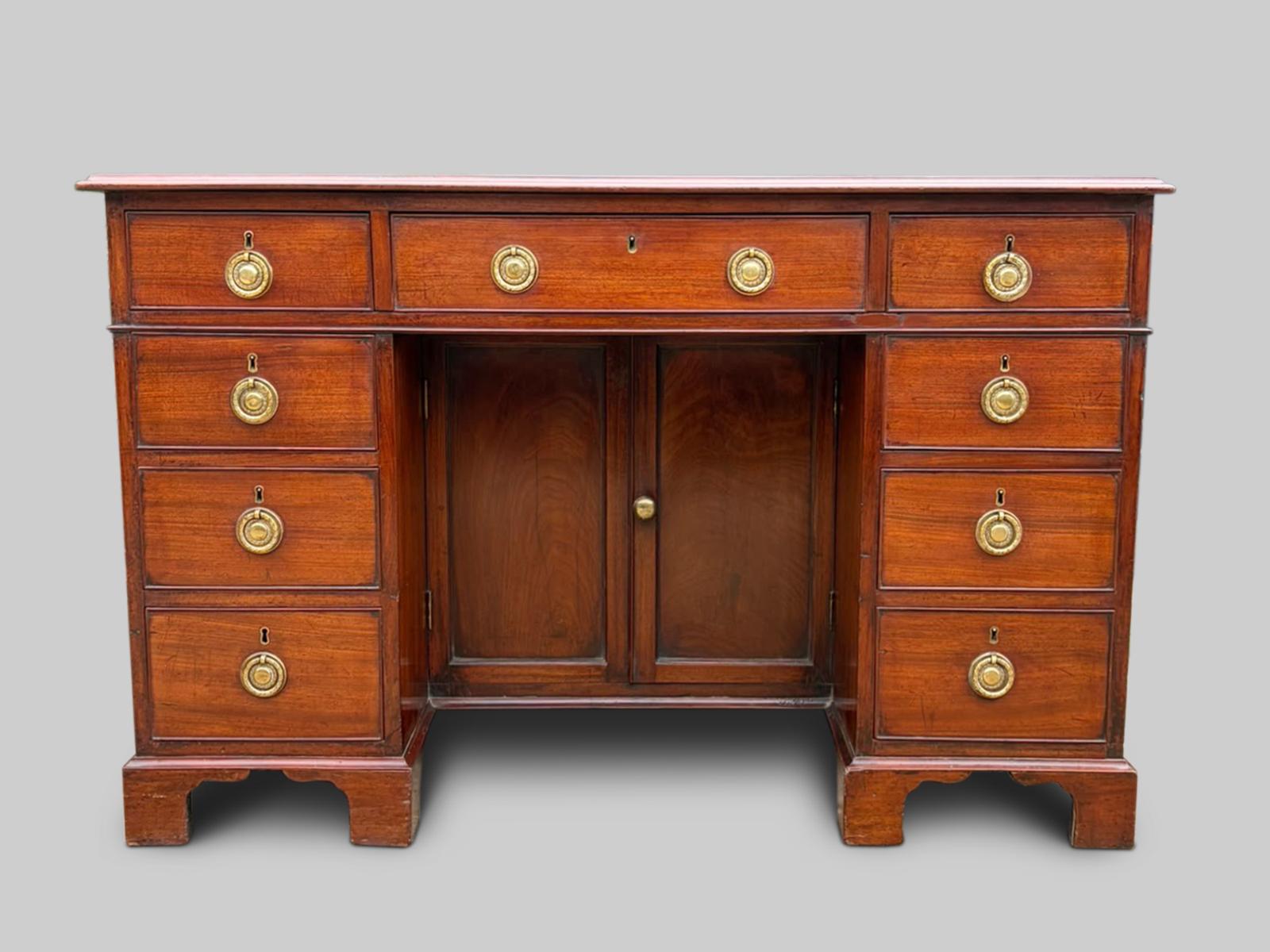Georgian Mahogany Kneehole Desk (1 of 8) Georgian Mahogany Kneehole Desk (1 of 8)