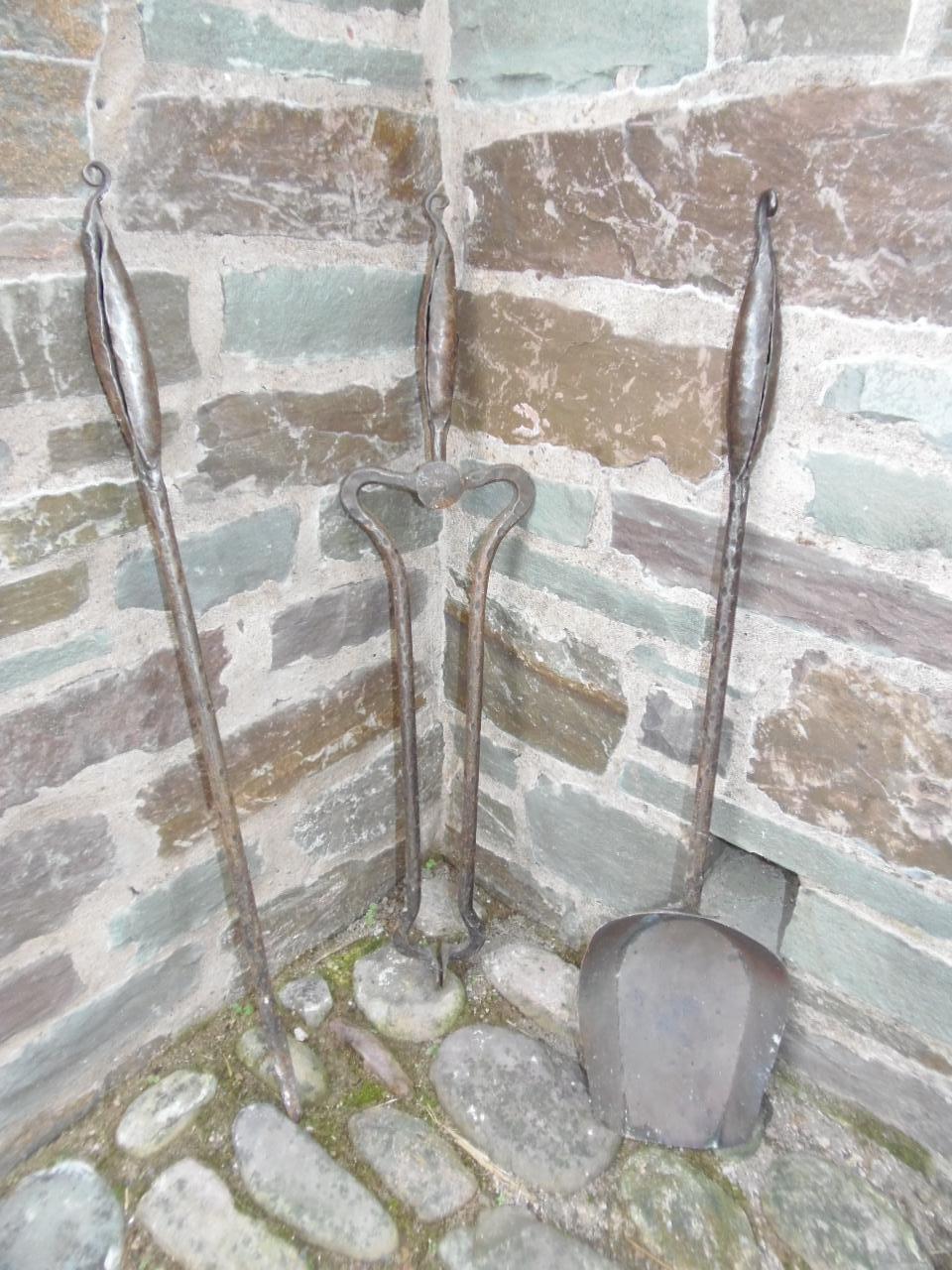 Arts & Crafts Companion Set and Matching Fire Dogs (1 of 12)