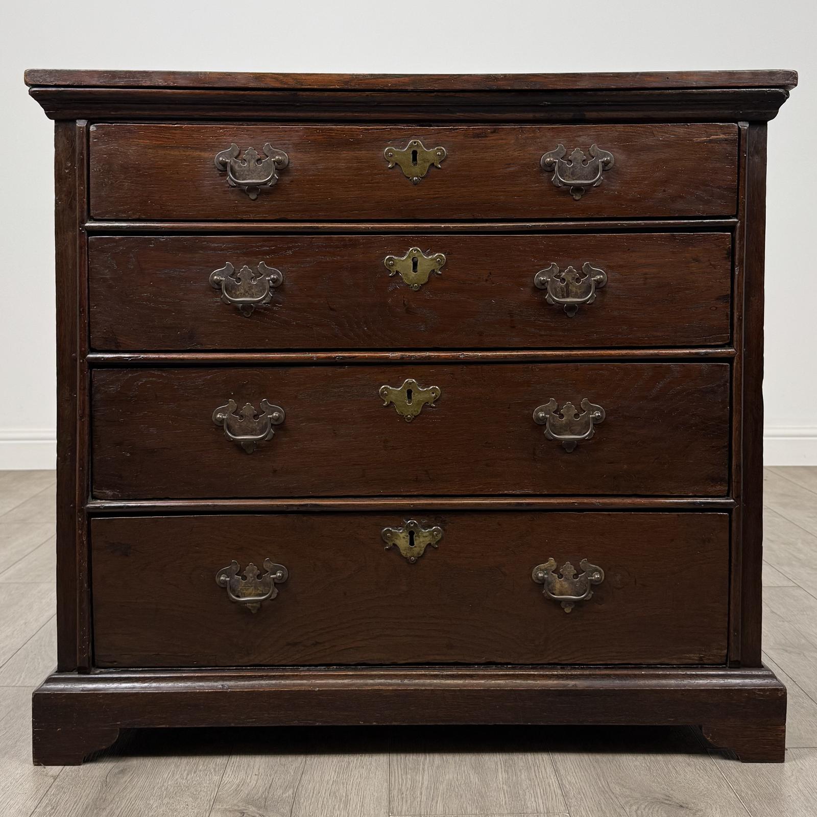 Antique 18th Century Georgian Chest of Drawers in Oak (1 of 11) Antique 18th Century Georgian Chest of Drawers in Oak (1 of 11)