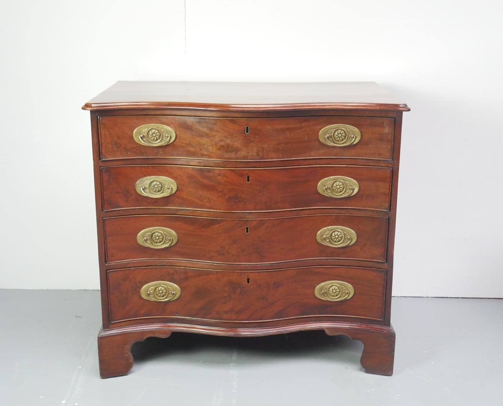 Serpentine Fitted Georgian Chest of Drawers (1 of 14) Serpentine Fitted Georgian Chest of Drawers (1 of 14)