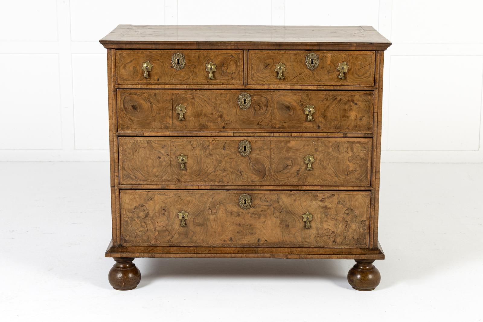 18th Century English Walnut Chest of Drawers (1 of 7) 18th Century English Walnut Chest of Drawers (1 of 7)
