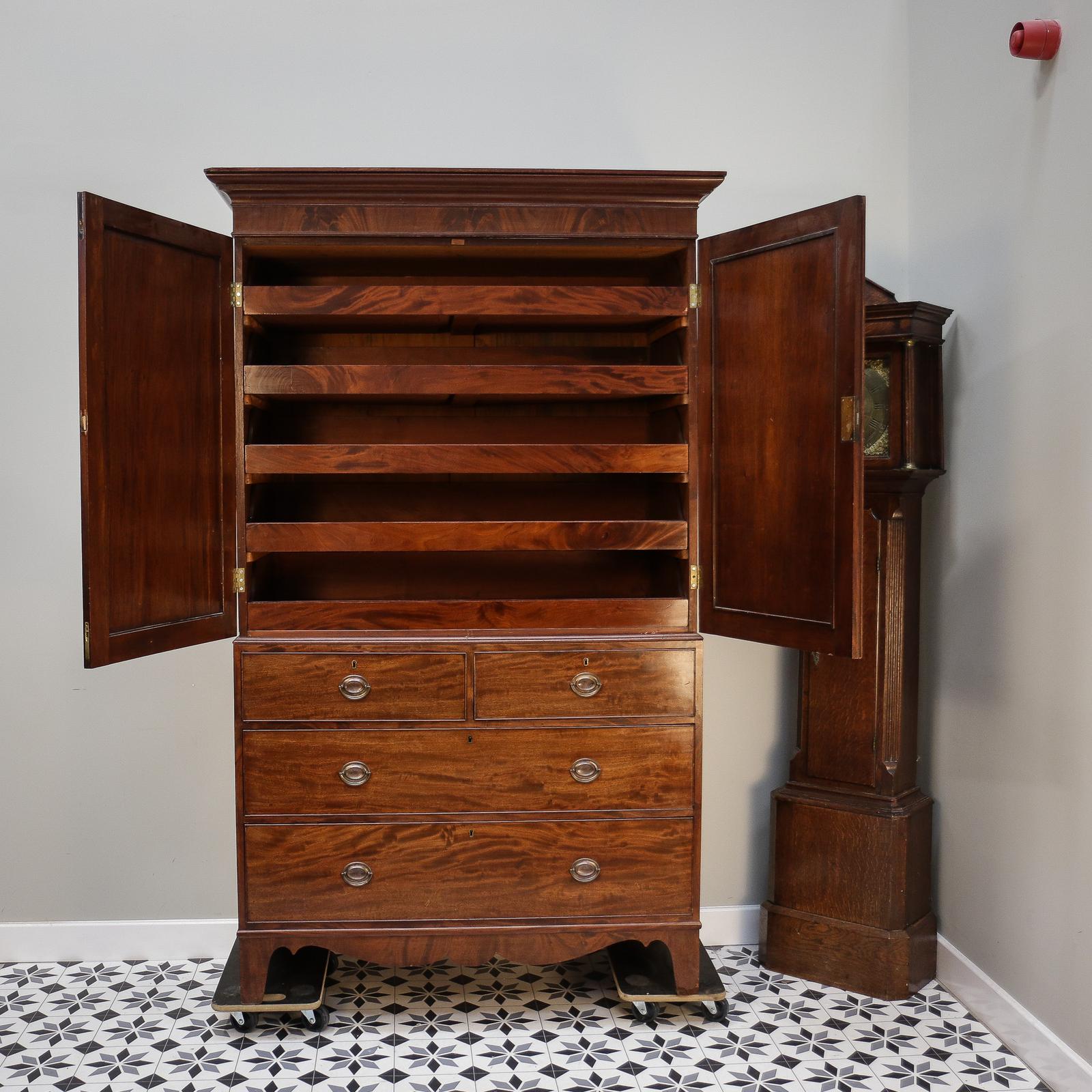 Georgian Mahogany Linen Press With Drawers (1 of 25)