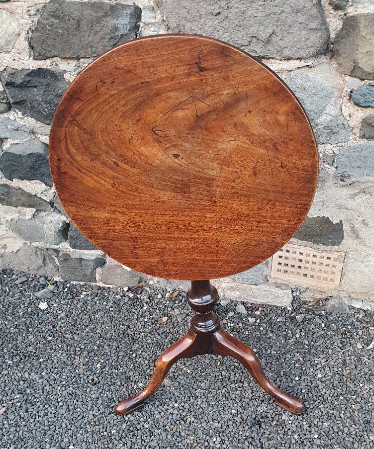 Medium 18th Century George III Tripod Table (1 of 7) Medium 18th Century George III Tripod Table (1 of 7)