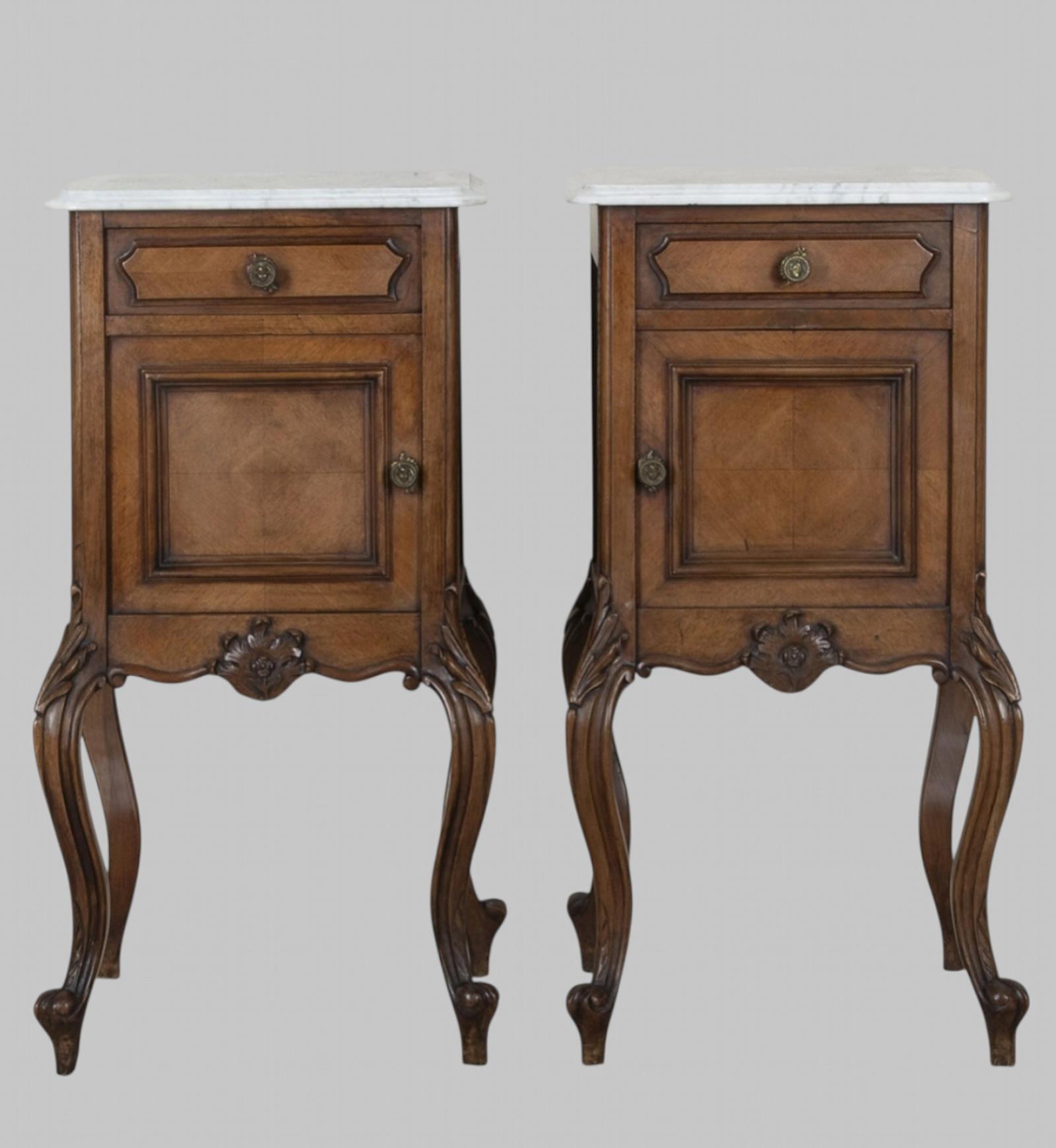A Pair Of Attractive French Walnut Bedsides (1 of 6) A Pair Of Attractive French Walnut Bedsides (1 of 6)