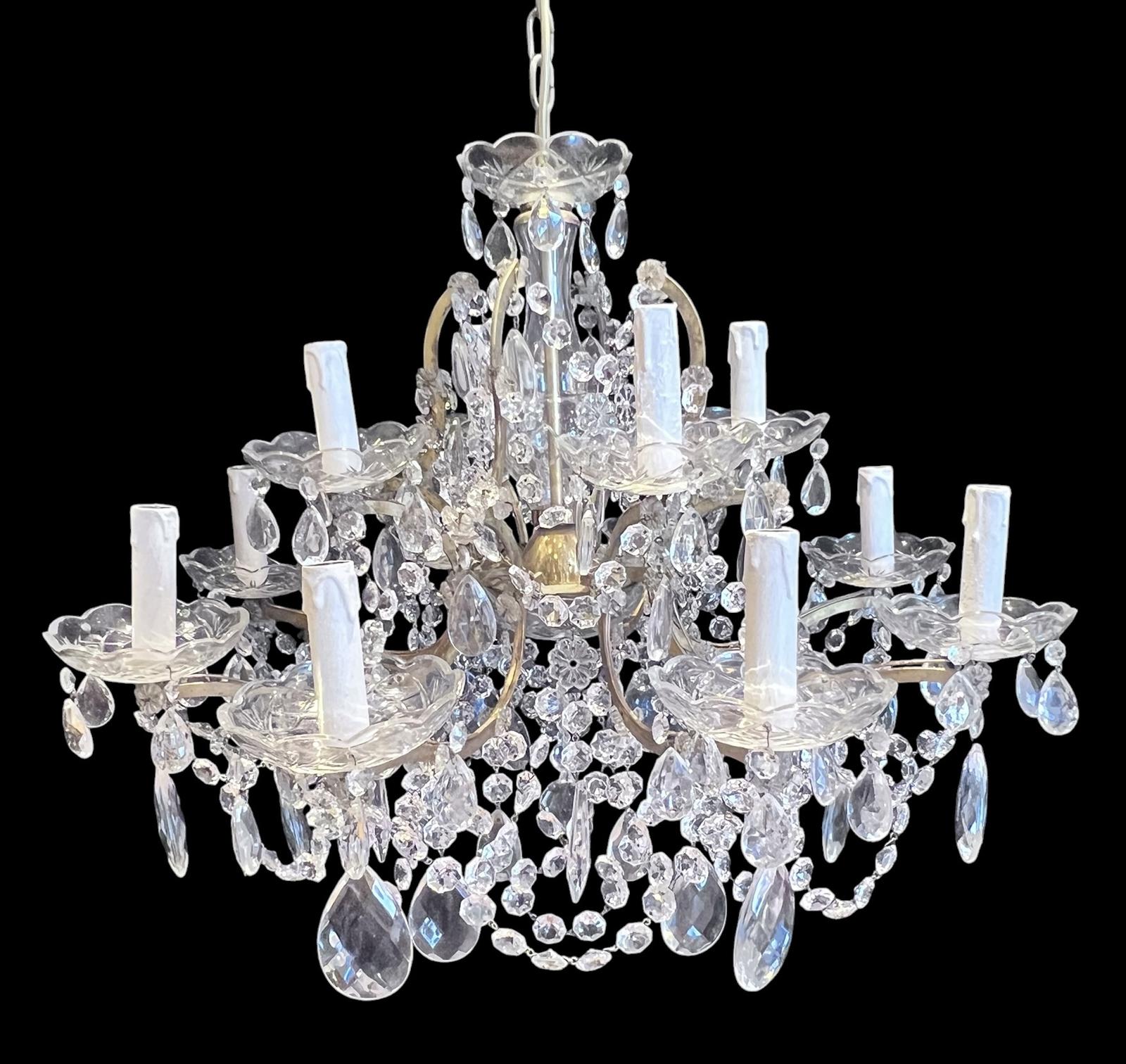 An Italian Antique 12 Light Crystal Chandelier C1920's (1 of 15) An Italian Antique 12 Light Crystal Chandelier C1920's (1 of 15)