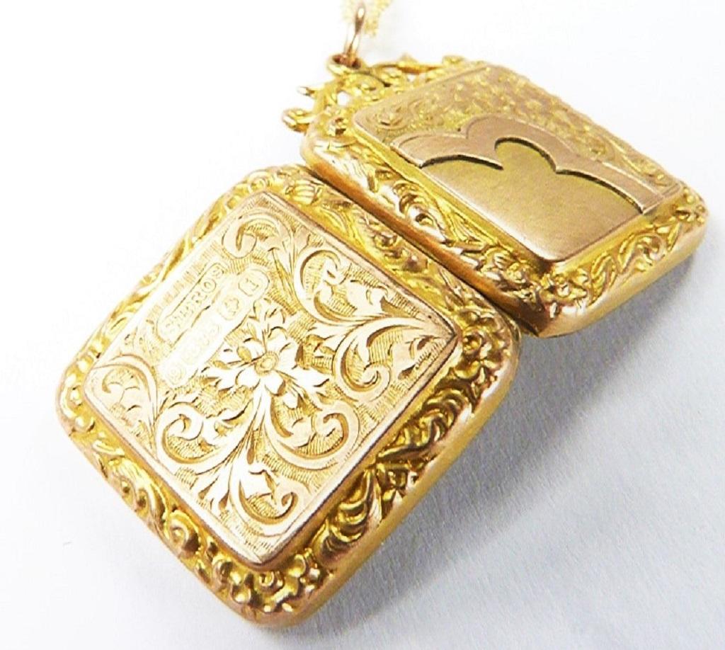 Edwardian Solid Gold Locket with Chain (1 of 11)