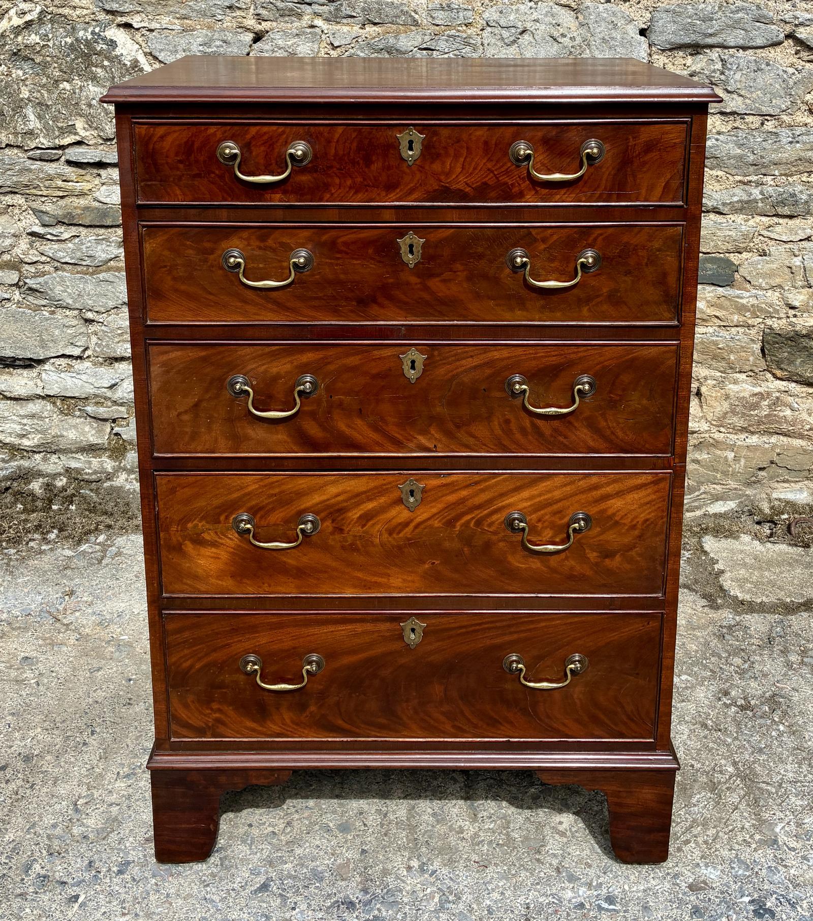 Georgian Mahogany Chest of Drawers (1 of 15) Georgian Mahogany Chest of Drawers (1 of 15)