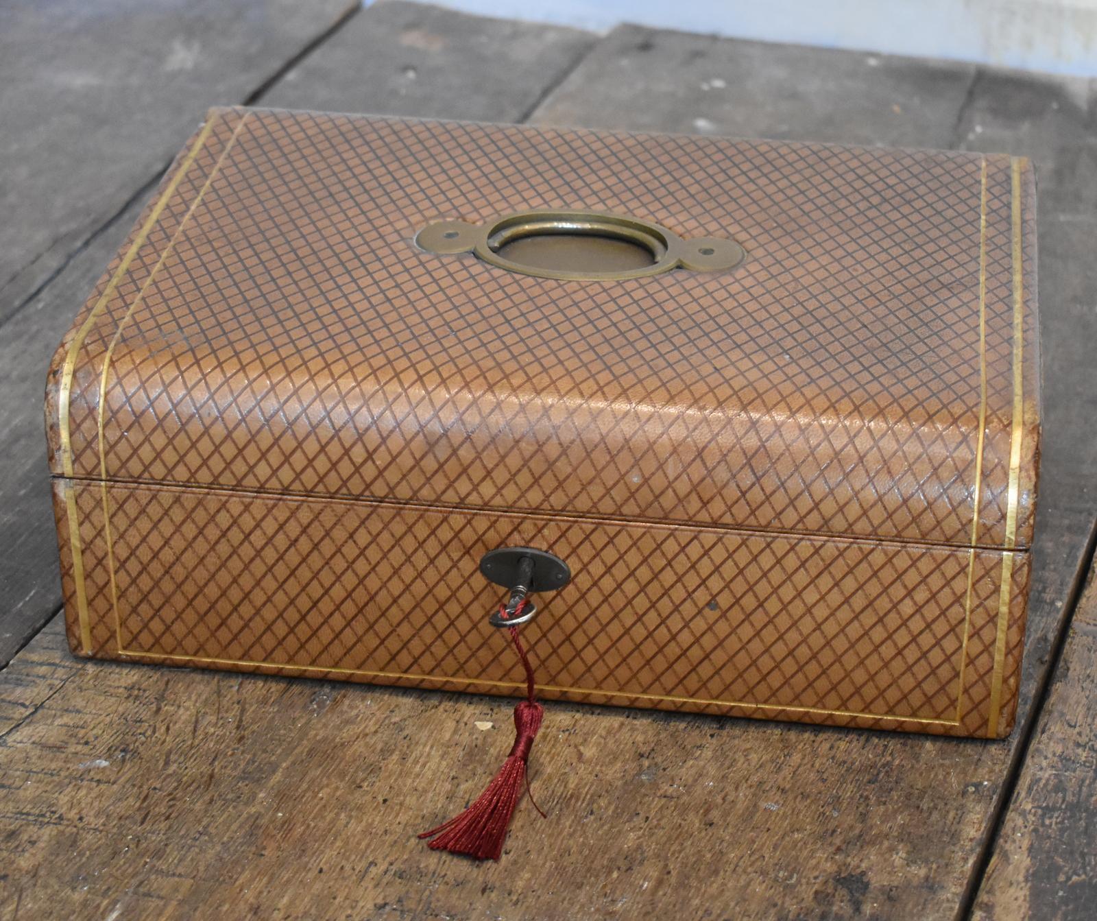 Fine Victorian Leather Writing Slope (1 of 6) Fine Victorian Leather Writing Slope (1 of 6)