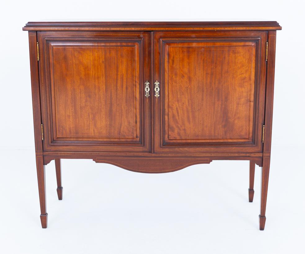 Sheraton Revival Mahogany 2 Door Side Cabinet (1 of 9) Sheraton Revival Mahogany 2 Door Side Cabinet (1 of 9)