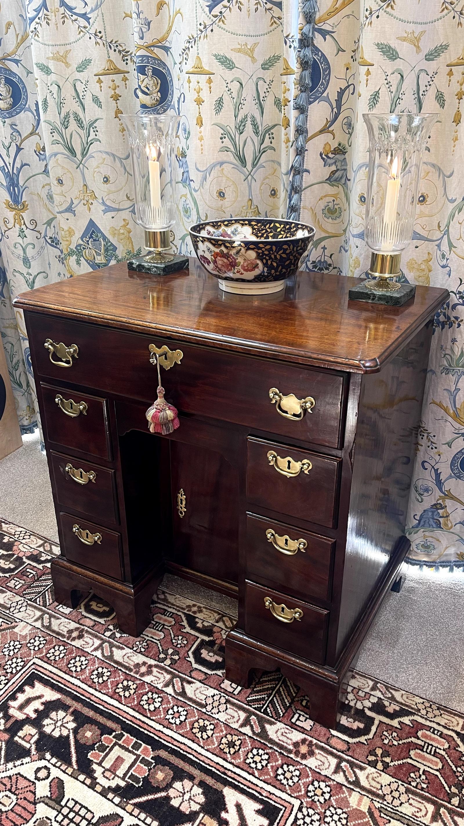 George II Red Walnut Secretaire Knee Hole Desk (1 of 20)