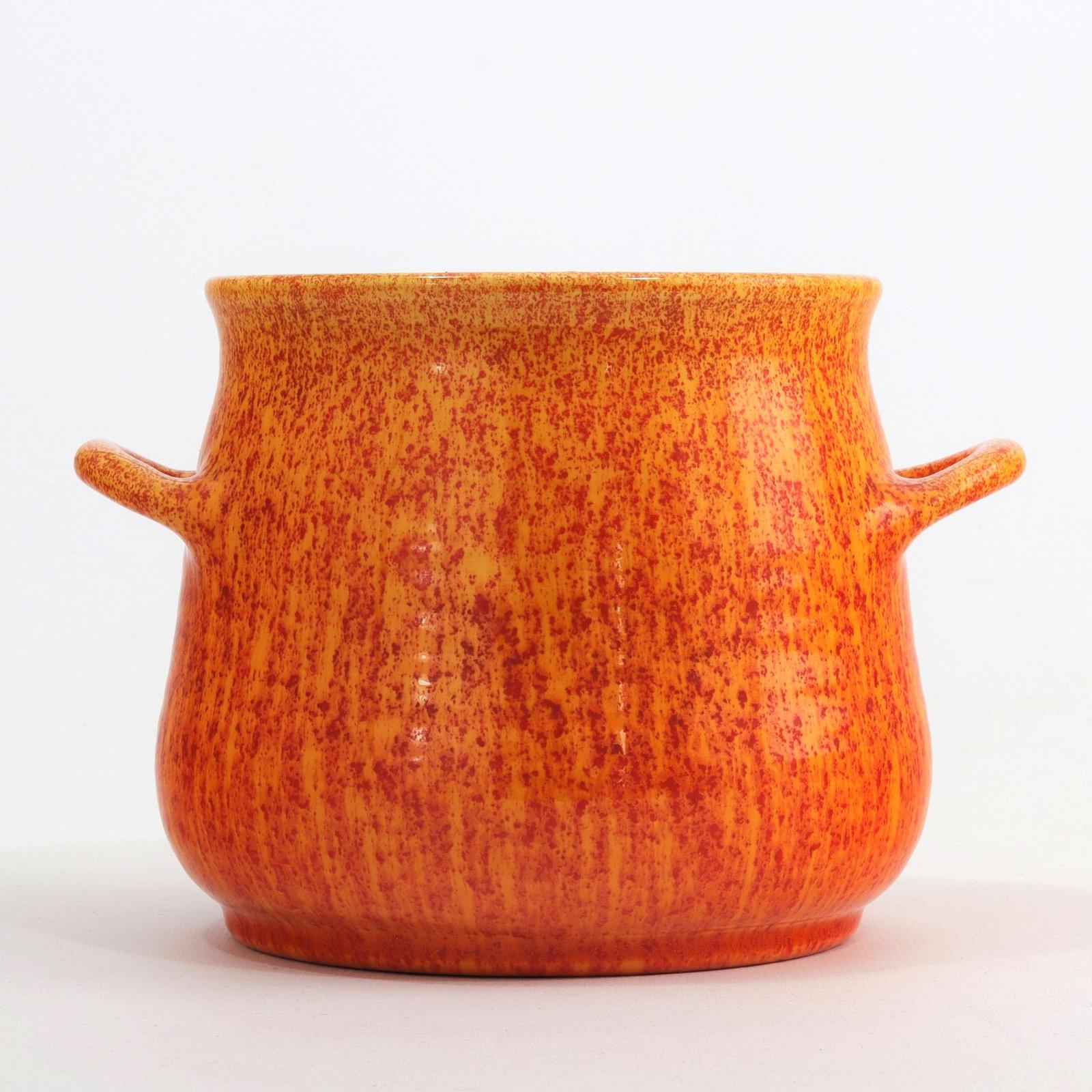 Pilkington's Royal Lancastrian Orange-vermilion Twin Handle Pot c.1935 (1 of 8) Pilkington's Royal Lancastrian Orange-vermilion Twin Handle Pot c.1935 (1 of 8)