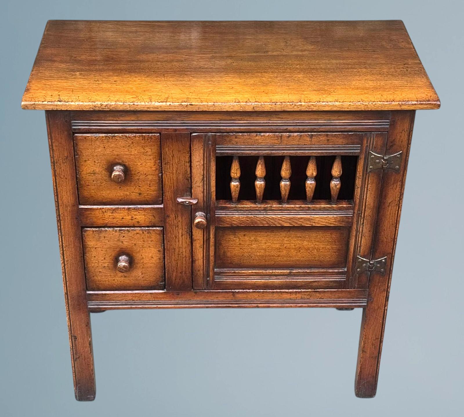 Oak Miniature Credence / Cupboard Titchmarsh & Goodwin RL19449 (1 of 13)