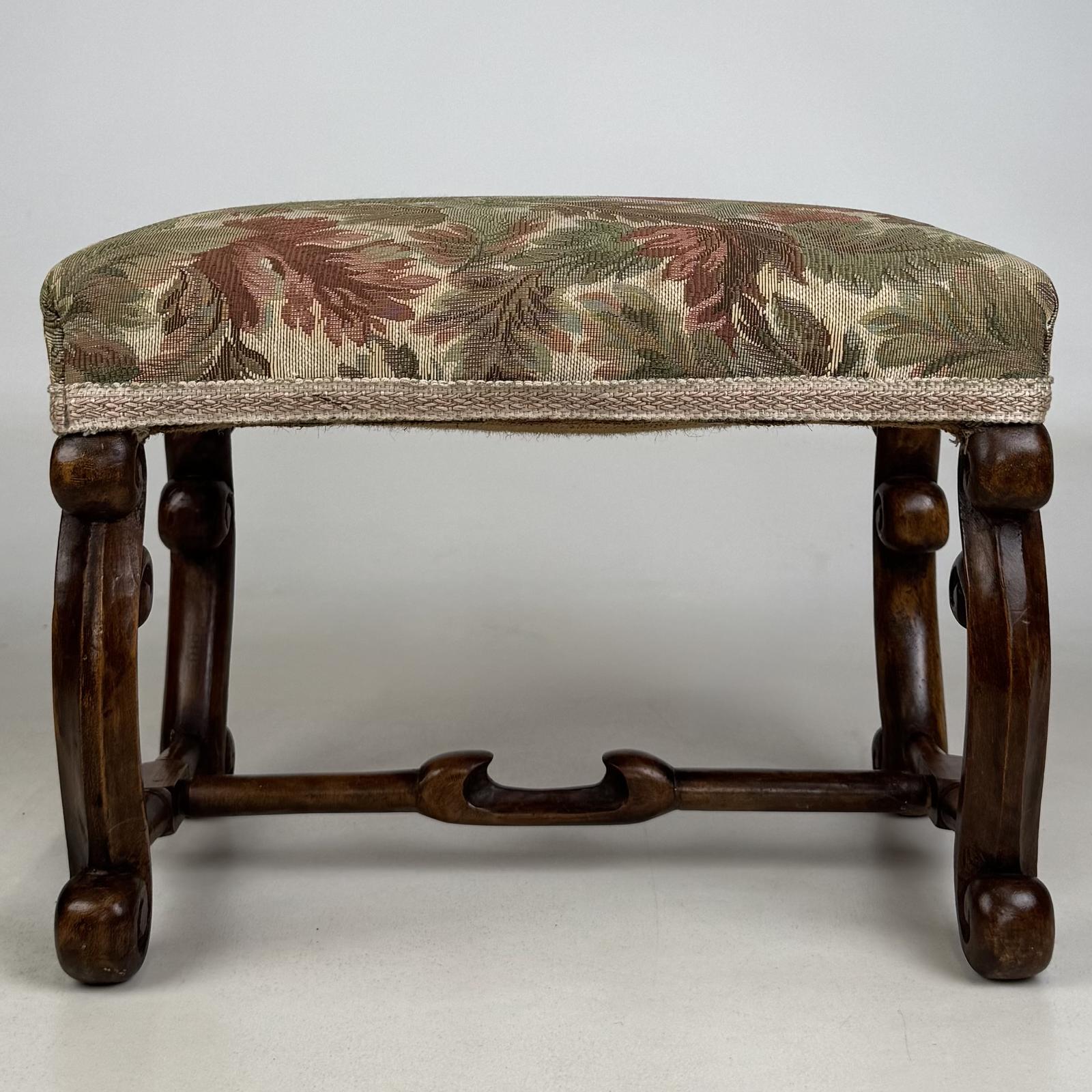Antique 20th Century Edwardian Tapestry Stool In Walnut (1 of 9) Antique 20th Century Edwardian Tapestry Stool In Walnut (1 of 9)