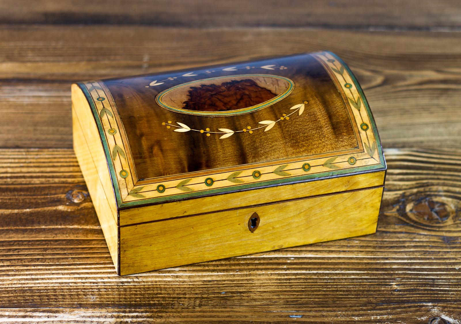 Decorative Inlaid Georgian Box c.1800 (1 of 10)