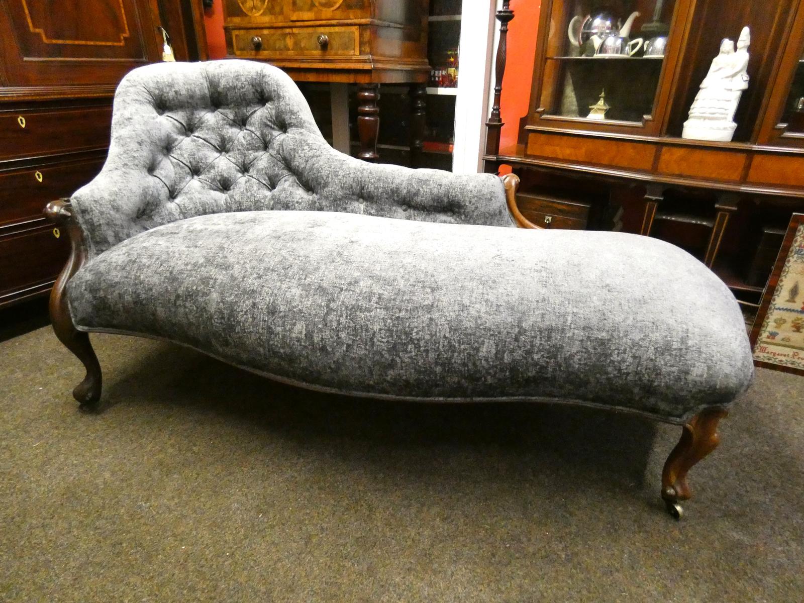 Chaise Longue...... (1 of 8) Chaise Longue...... (1 of 8)