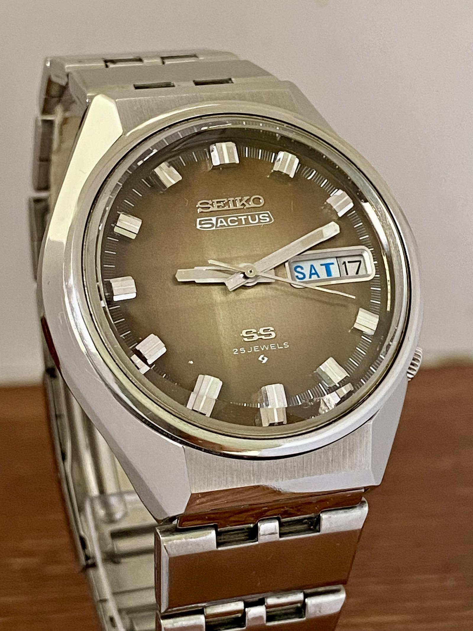 Vintage Seiko 5 Actus 6106-7690 SS Serviced - February 1975 (1 of 20) Vintage Seiko 5 Actus 6106-7690 SS Serviced - February 1975 (1 of 20)