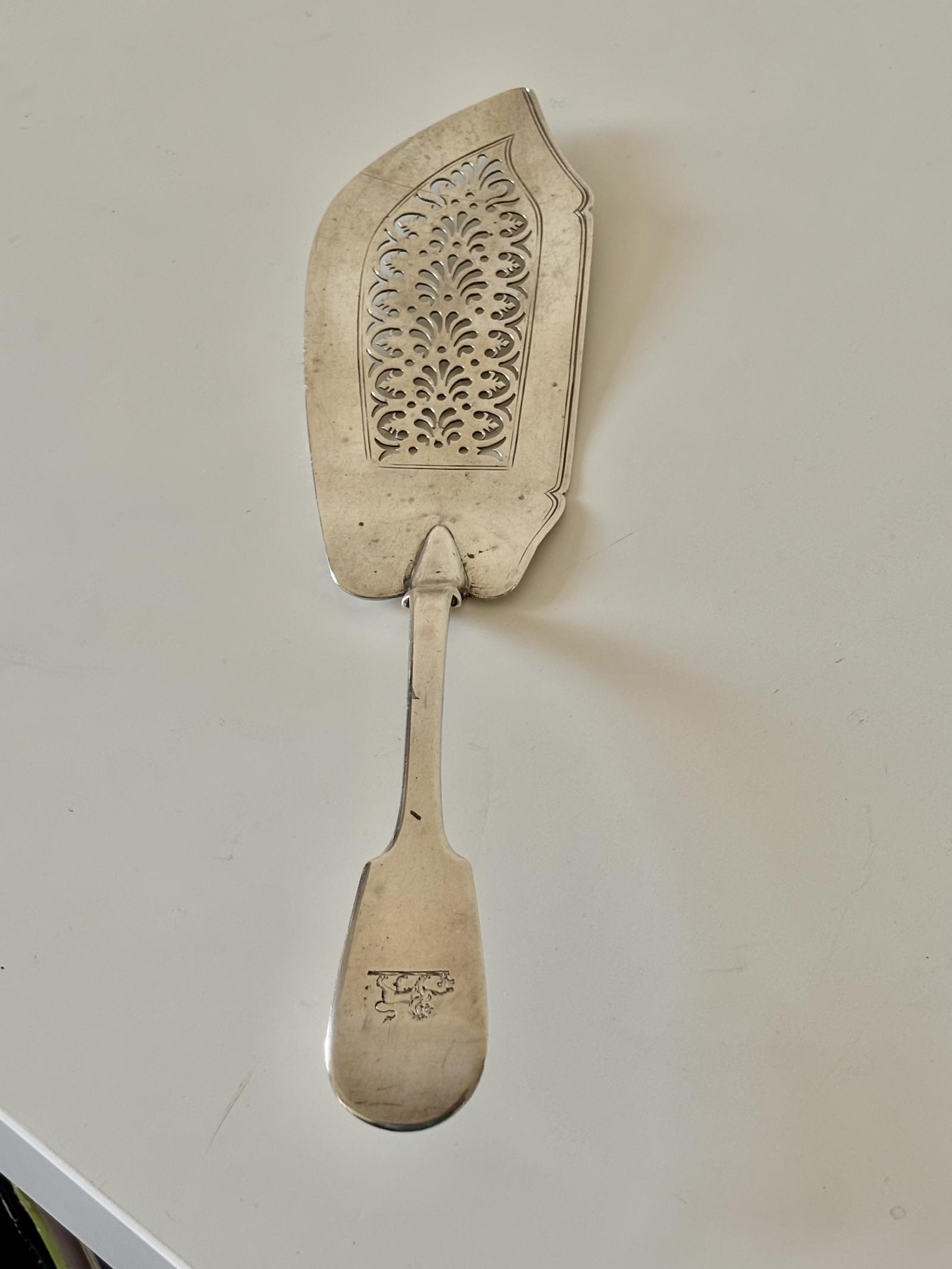 Georgian Silver Fiddle Pattern Fish Slice London 1828 William Chawner II (1 of 16) Georgian Silver Fiddle Pattern Fish Slice London 1828 William Chawner II (1 of 16)