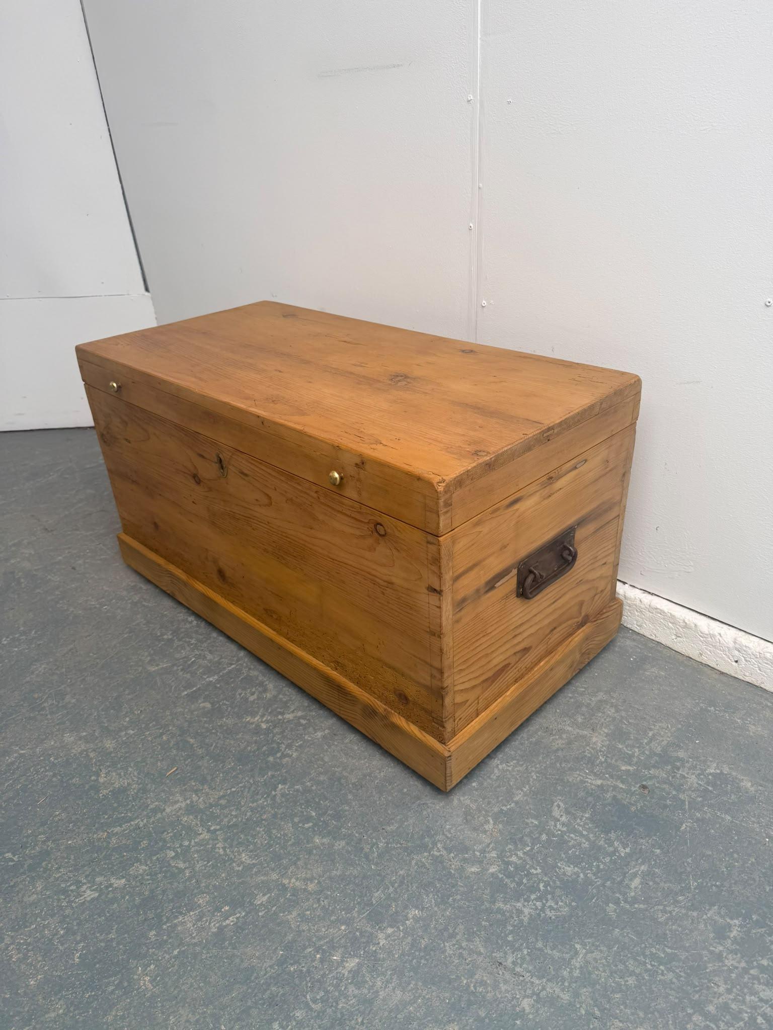 An Antique /old Pine Victorian Waxed Box / Coffee Table/tv Stand (1 of 10) An Antique /old Pine Victorian Waxed Box / Coffee Table/tv Stand (1 of 10)