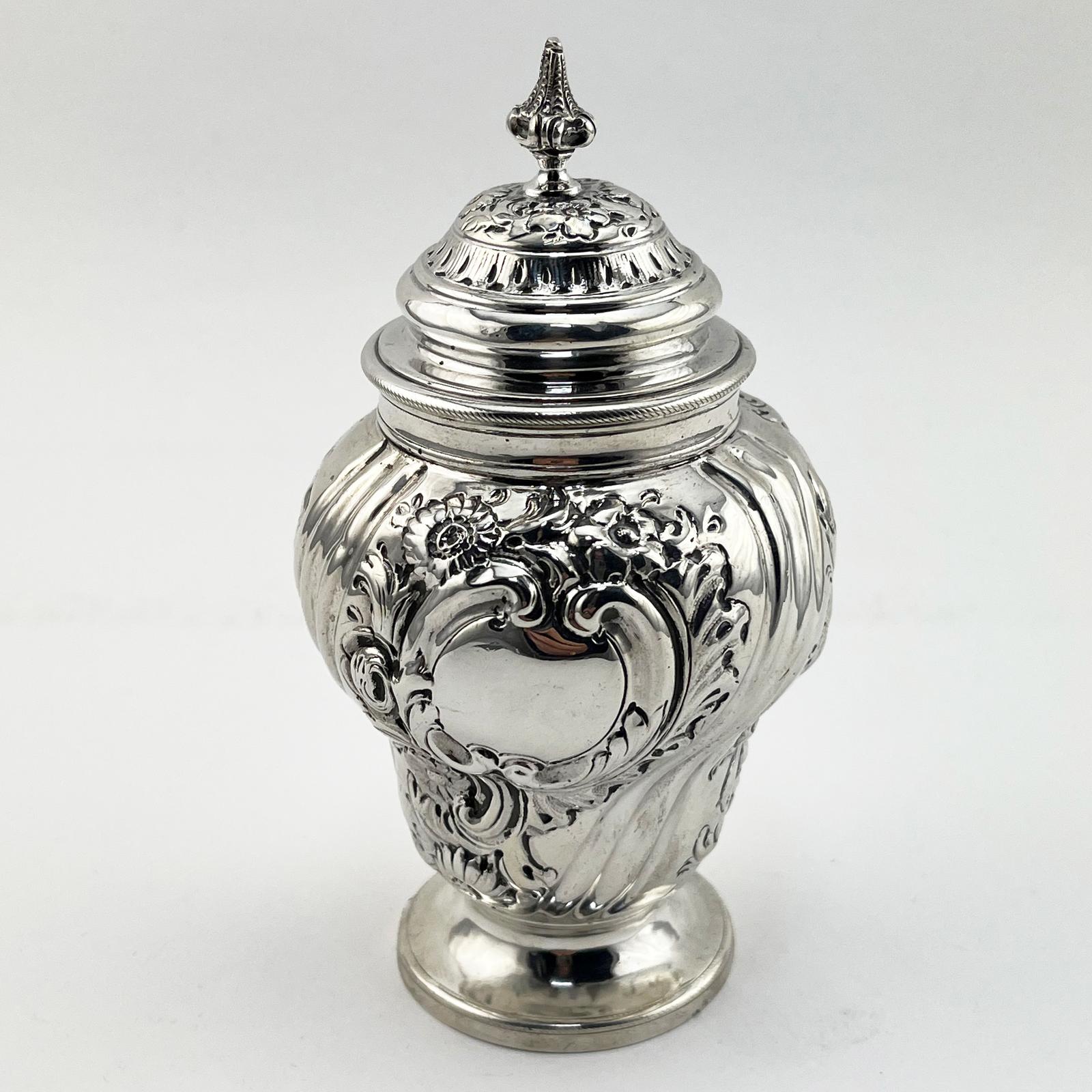 William Comyns & Son Victorian Sterling Silver Tea Caddy (1 of 8) William Comyns & Son Victorian Sterling Silver Tea Caddy (1 of 8)