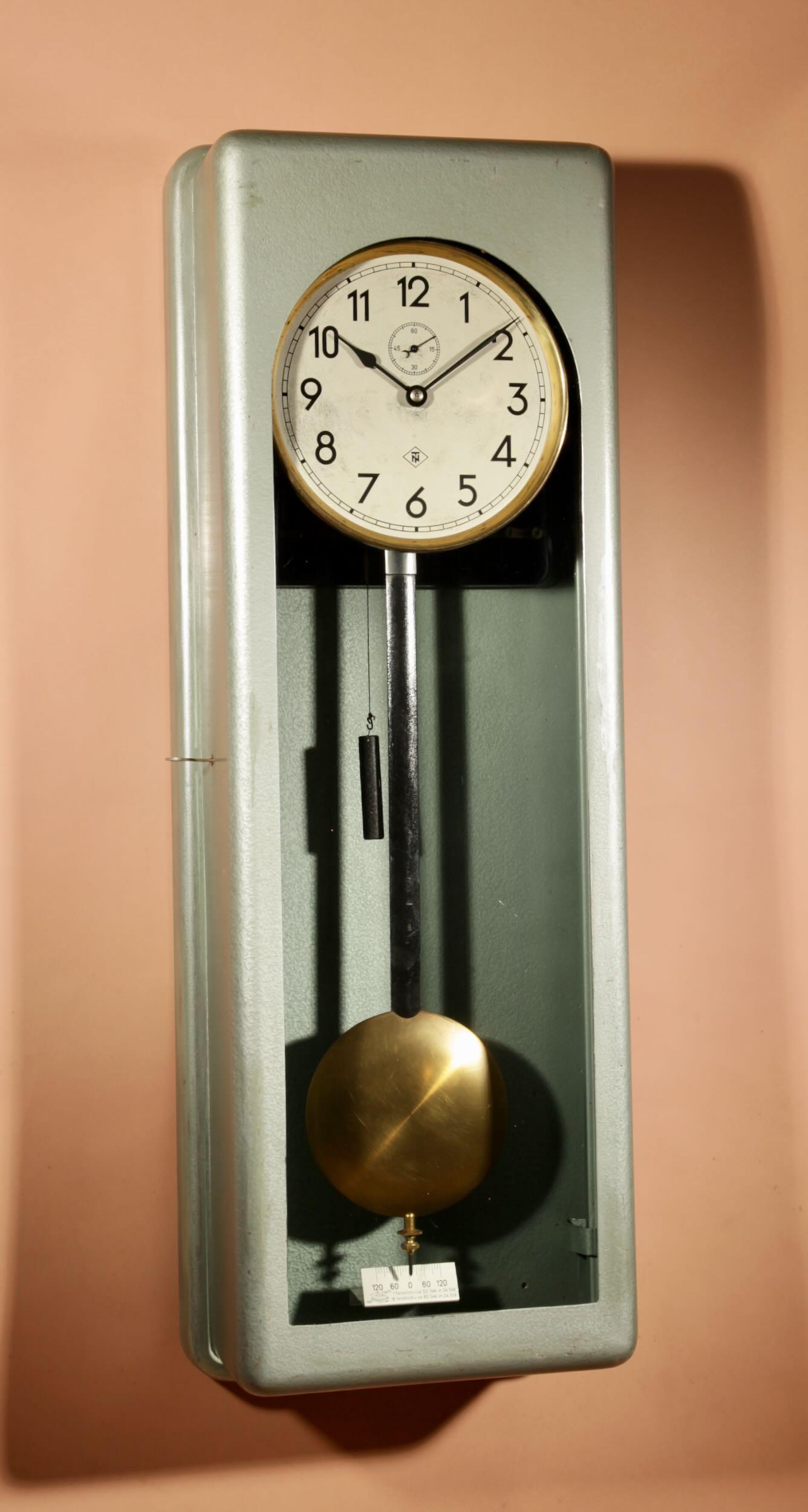 T & N Electric Master Wall Clock. (1 of 13) T & N Electric Master Wall Clock. (1 of 13)