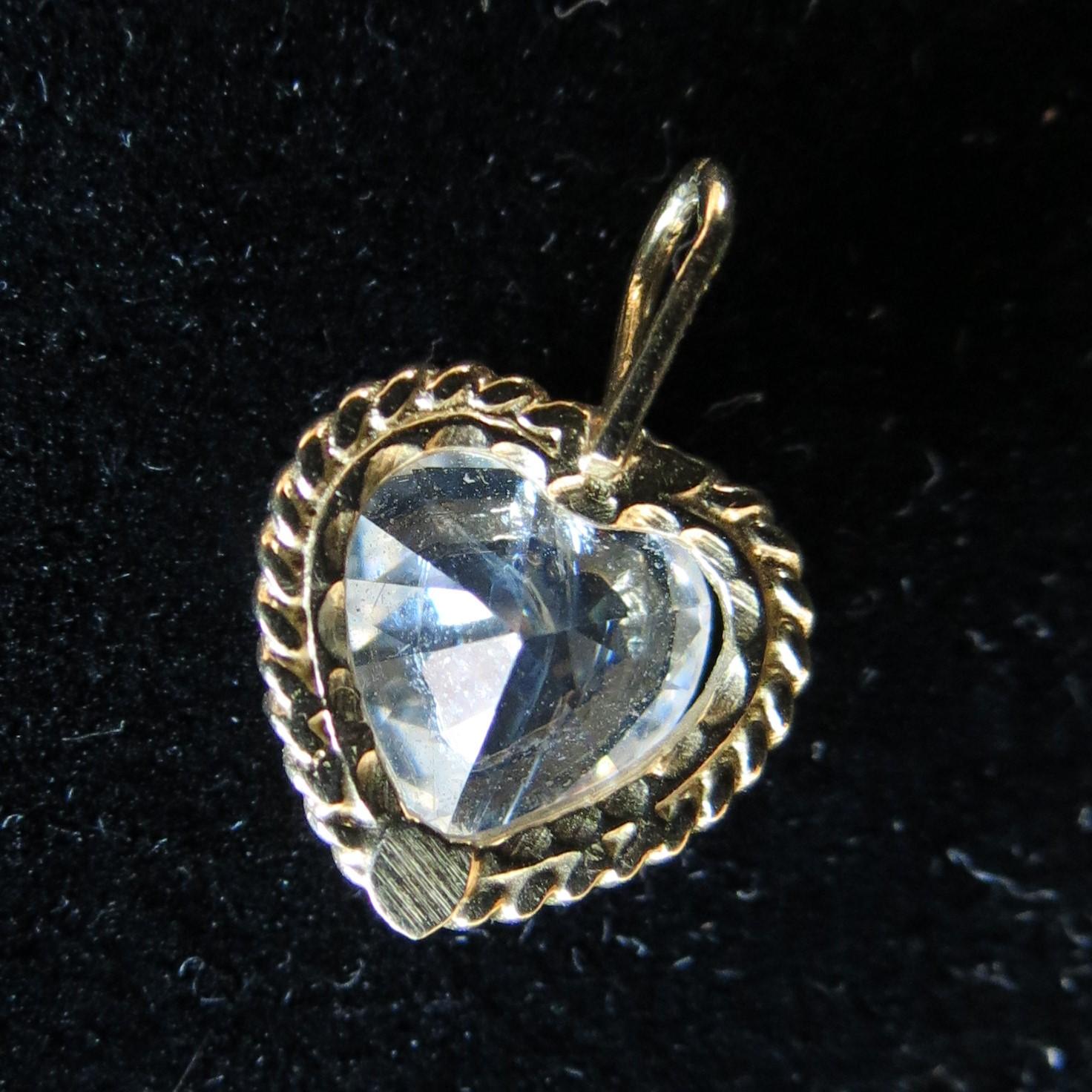 Vintage Gold Heart Pendant (1 of 5)