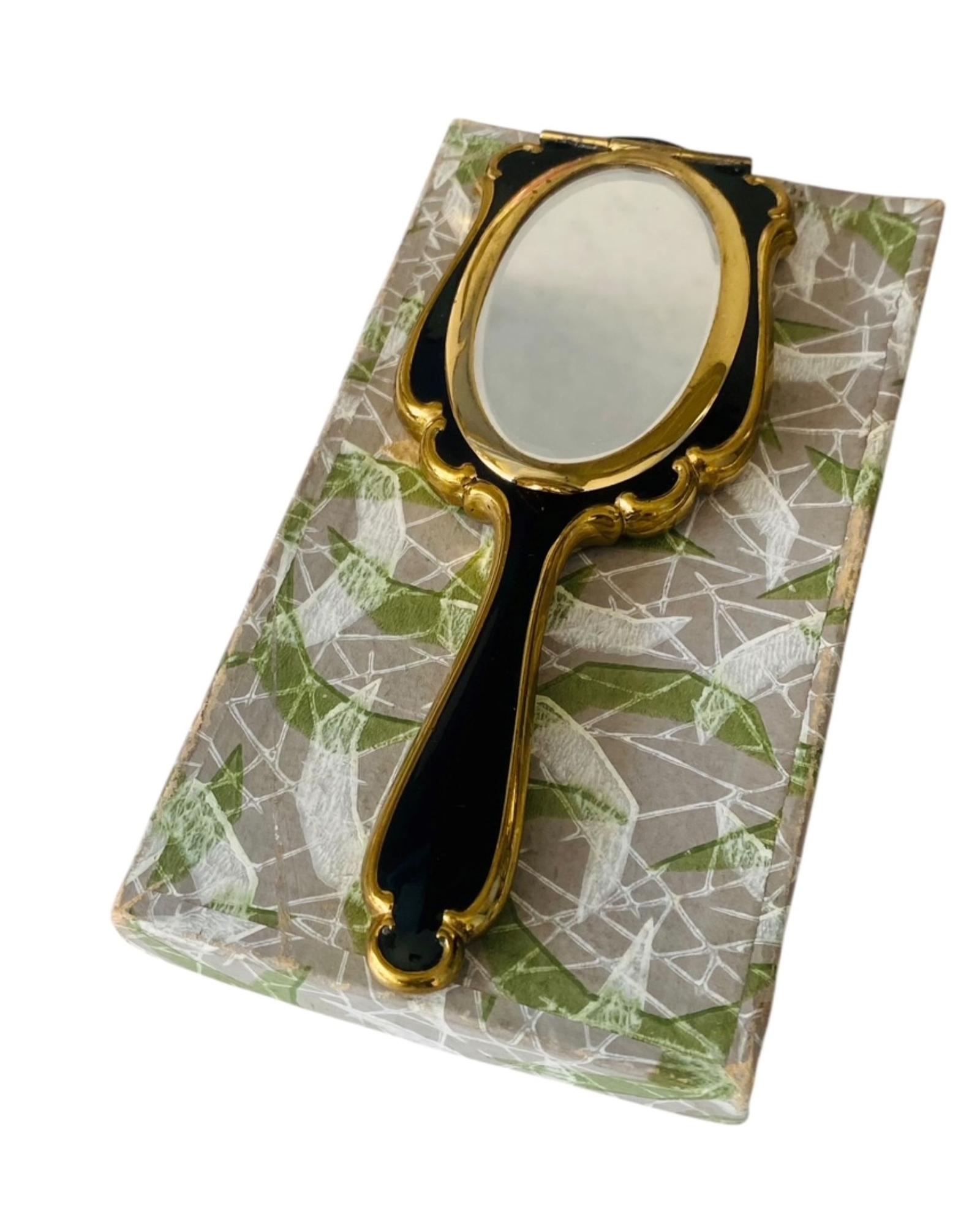 Vintage Enamelled Hand Mirror Form Powder Compact Circa 1940 with Original Presentation Box (1 of 9) Vintage Enamelled Hand Mirror Form Powder Compact Circa 1940 with Original Presentation Box (1 of 9)